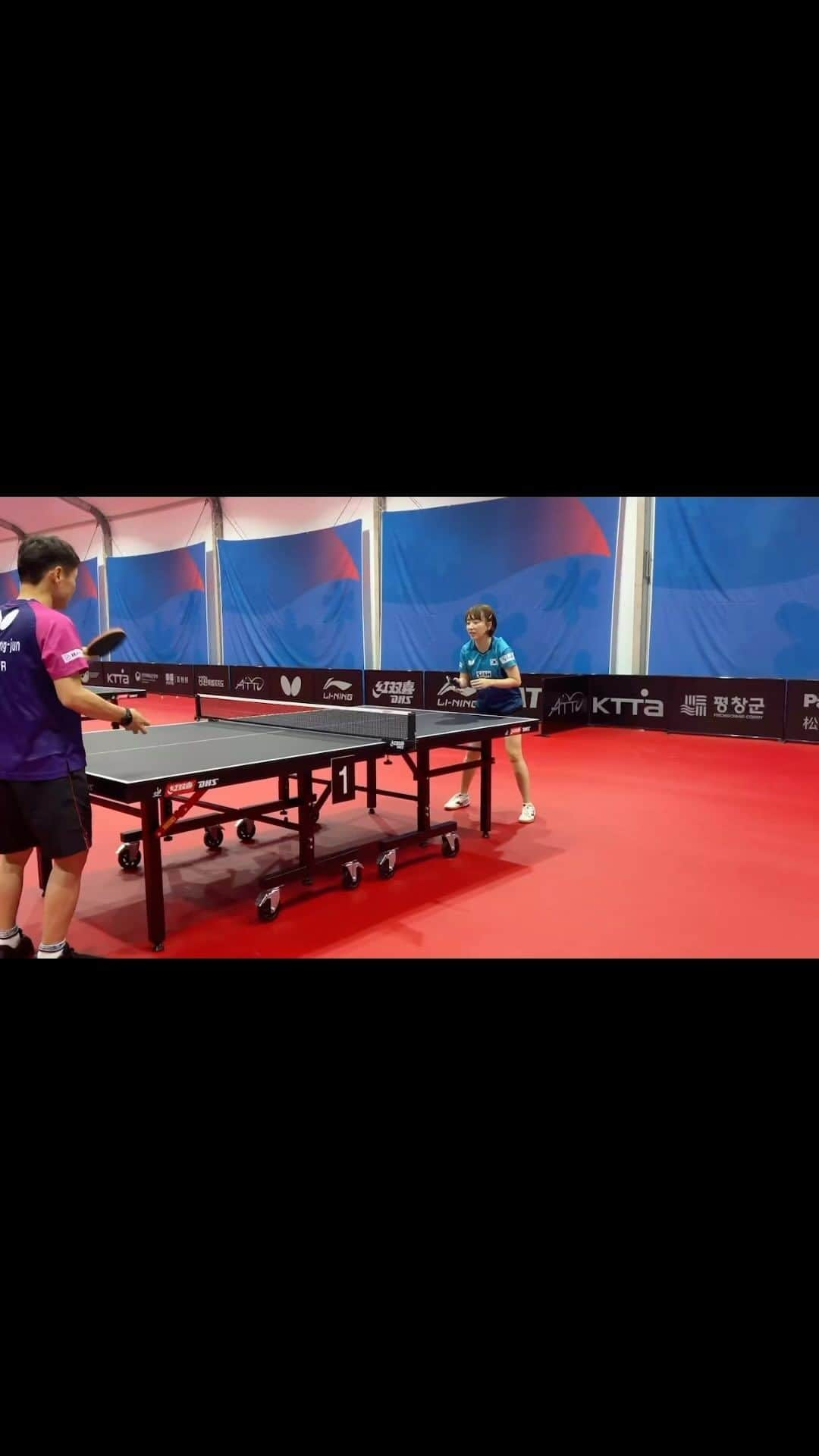 ソ・ヒョウオンのインスタグラム：「Playing ping pong with iPhone 📱🤳🏓」