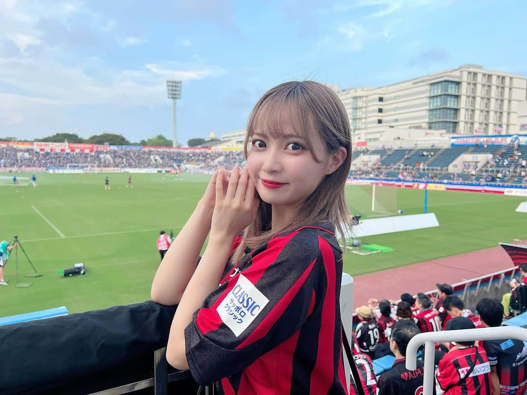 堀詩音さんのインスタグラム写真 - (堀詩音Instagram)「🥺⚽️  การแสดงสีหน้าในภาพถ่ายและความรู้สึกของฉันในวันนี้เป็นสองสิ่งที่แตกต่างกัน😵‍💫  คอนซาโดลจะเป็นแชมป์ในอนาคตอันใกล้นี้🔥  写真の表情と今日の気持ちは別物😵‍💫  近い将来コンサドーレが必ずタイトル獲得する絶対🔥  #言霊 #โคโตดามะ 🔥　  #Jリーグ #Jleague #J1 #consadole #北海道コンサドーレ札幌 #コンサドーレ #コンササポ #ユニフォーム女子 #サッカー女子 #jリーグ女子 #consagirls #しおんのコンサ旅 #スタジアムグルメ #スタグル #横浜fマリノス #マリノス #marinos #fmarinos #ニッパツ #ニッパツ三ツ沢球技場 #ルヴァンカップ」9月10日 23時33分 - shion_hori