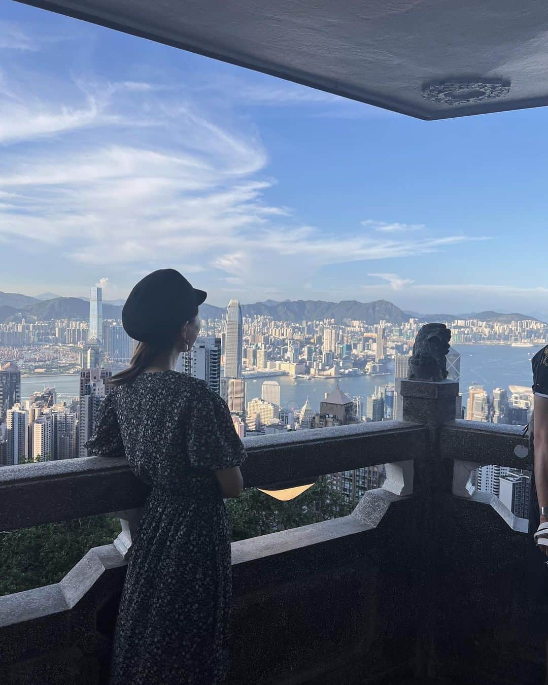 Remiさんのインスタグラム写真 - (RemiInstagram)「randam pics from HK trip🇭🇰 次の旅の出発前に最近の旅の振り返り。 まずは 先月参加した香港のプレスツアー✈️ ケリーホテル香港のインフィニティプールが最高で毎朝通っていました🏊‍♀️ グルメも観光も盛りだくさんの香港の旅については @lovetabi_travel の記事にて🤍  10年以上着ている旅の洋服たちはそのままお別れして帰ったので、沢山一緒にした洋服への弔いも兼ねて🙏👗  ------------ 📍Hong Kong @discoverhongkong.jp  🏨Kerry Hotel Hong Kong ✈️ @cathaypacific  📷 @hiroya_ishikawa   #香港 #香港旅行 #ケリーホテル香港 #香港女子旅 #キャセイパシフィック航空 #lovetabi #hongkong #kerryhotelhongkong #cathaypacific」9月10日 23時35分 - remi_912