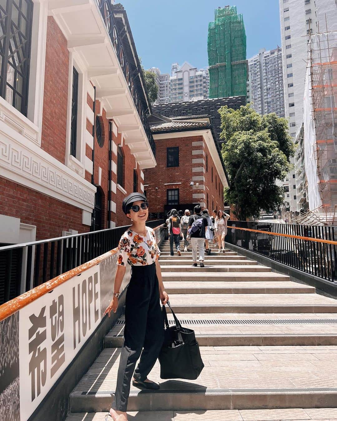 Remiさんのインスタグラム写真 - (RemiInstagram)「randam pics from HK trip🇭🇰 次の旅の出発前に最近の旅の振り返り。 まずは 先月参加した香港のプレスツアー✈️ ケリーホテル香港のインフィニティプールが最高で毎朝通っていました🏊‍♀️ グルメも観光も盛りだくさんの香港の旅については @lovetabi_travel の記事にて🤍  10年以上着ている旅の洋服たちはそのままお別れして帰ったので、沢山一緒にした洋服への弔いも兼ねて🙏👗  ------------ 📍Hong Kong @discoverhongkong.jp  🏨Kerry Hotel Hong Kong ✈️ @cathaypacific  📷 @hiroya_ishikawa   #香港 #香港旅行 #ケリーホテル香港 #香港女子旅 #キャセイパシフィック航空 #lovetabi #hongkong #kerryhotelhongkong #cathaypacific」9月10日 23時35分 - remi_912