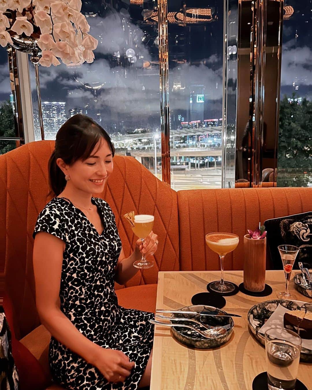 Remiさんのインスタグラム写真 - (RemiInstagram)「randam pics from HK trip🇭🇰 次の旅の出発前に最近の旅の振り返り。 まずは 先月参加した香港のプレスツアー✈️ ケリーホテル香港のインフィニティプールが最高で毎朝通っていました🏊‍♀️ グルメも観光も盛りだくさんの香港の旅については @lovetabi_travel の記事にて🤍  10年以上着ている旅の洋服たちはそのままお別れして帰ったので、沢山一緒にした洋服への弔いも兼ねて🙏👗  ------------ 📍Hong Kong @discoverhongkong.jp  🏨Kerry Hotel Hong Kong ✈️ @cathaypacific  📷 @hiroya_ishikawa   #香港 #香港旅行 #ケリーホテル香港 #香港女子旅 #キャセイパシフィック航空 #lovetabi #hongkong #kerryhotelhongkong #cathaypacific」9月10日 23時35分 - remi_912