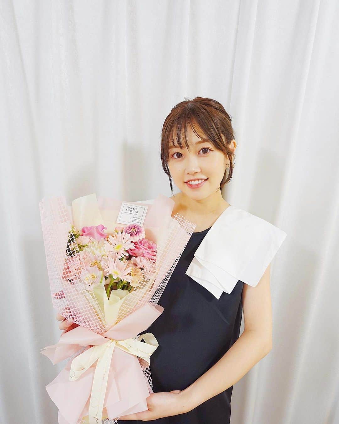 のインスタグラム：「𓈒𓏸𓈒꙳𓂃 𓈒𓏸𓈒꙳ 私事ですが昨日で30歳になりました🎂  今年も沢山の方からメッセージを頂き本当に 嬉しかったです☺️ありがとうございます😌  感謝の気持ちと努力を忘れず 母としても一人の女性としても 全力で30代を楽しみたいです♡  まずは【出産】があるので 『元気な赤ちゃんを産むこと』 に集中して出産までの残り数日を 家族と大切に過ごしたいと思います😌  まだ自分へ買った誕生日プレゼントも 開けられていなくて…今は頭の中が 出産の事でいっぱいです🥹  また落ち着いたら 開封しようと思います🎁  いつも本当に応援していただきありがとうございます！ これからもよろしくお願いします😌🌈  紫帆 𓈒𓏸𓈒꙳𓂃 𓈒𓏸𓈒꙳𓂃   dress @myu____official  earring @u.plus_official    #30歳  #誕生日  #いつもありがとうございます」