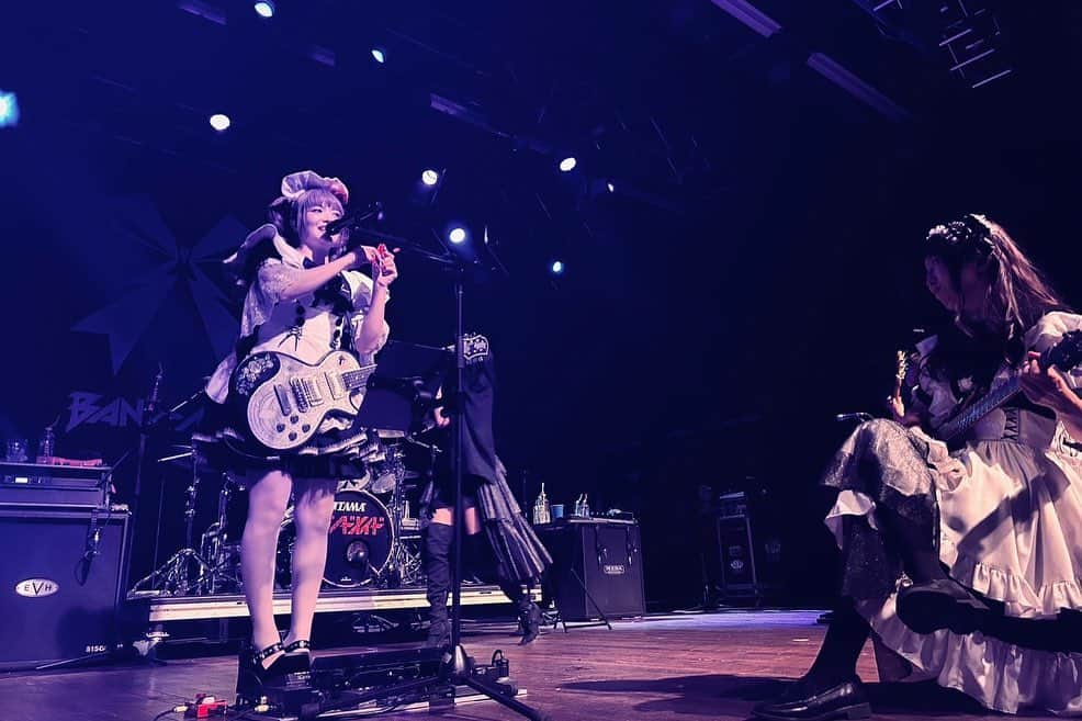 小鳩ミクさんのインスタグラム写真 - (小鳩ミクInstagram)「🌏思い出投稿っぽ North America tour🕊🇺🇸  2023.8.15 House of Blues Anaheim in Anaheim, CA  Thank you SOLD OUT po!!! On this day,  I'm sure the venue was more lively than the nearby Disneyland,  don't you think po?! It was a really fun night po!!  次はみんなでディズニーランドにも行きたいっぽね？！  #bandmaid #10thanniversary #anniversary #tour #anaheim」9月10日 15時17分 - kobatomiku