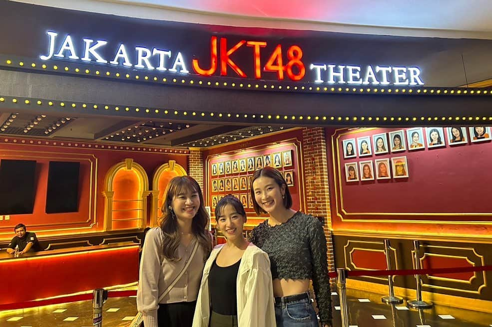 仲川遥香さんのインスタグラム写真 - (仲川遥香Instagram)「JKT48劇場11周年イベントにサプライズで出演してきました！！！ “孤独なバレリーナ”のセンターをやらせて頂きました🩰 出演が決まってからほぼ毎日バレエのクラス終わって練習サポートしてくれたまりちゃん(@mariri_day )ゆり( @yuria_623 )バレエの時は家族ではなく先生として時には厳しく教えてくれました🫣2人の先生が一生懸命教えてくれてなんとか無事踊れることができました！ バレエ初めてまだ2年半だけどここまで踊れるようになったのは2人のおかげです🥺💓いつもありがとう！ そしてJKT48の劇場がこうしてまだあるのは今の現役のメンバーが頑張ってくれてるからだと思います！これからもホームタウンを守って行ってください！JKT48劇場11周年本当におめでとう🎉🥳  Kemarin ada event #JKT48Theater11thAnniv 🎉 Pada kaget ya aku surprise ikut show 11thanniv🤭 Aku diberi kesempatan untuk menjadi center lagu “ballerina dalam sepi”🩰  Maria&yuria yang membantuku berlatih setelah kelas balet , meskipun kita kaya keluarga tapi kalo ballet mereka guru yang terbaik buat aku. Kadang mereka galak sih wkwkw🤭🫣‼︎tapi karena guru nya sangat baik jadi aku bisa tampil show kali ini. Baru dua setengah tahun sejak aku mulai menari balet, berkat mereka berdua aku bisa menari sejauh ini Terimakasih Maria dan Yuria🙇‍♀️❤️  Dan aku senang ya theater jkt48 11 tahun masih ada!! Sampai sekarang bisa bertahan home kita karena member sekarang sangat berusah dan mereka yang ada disini theater masih ada. Dan juga ada fans yang tetap dukung JKT48 dan selalu datang ke theater JKT48 sampai sekarang. Terimakasih semua yang selalu dukung JKT48 ya❤️ Semoga theater tetap ada terus sampai aku tua ya🤣💓 Sekali lagi selamat ulang tahun yang 11 theater JKT48🫶🏻  📷… @rezzahabibie @jkt48   #indonesia #jakarta #japan #jkt48 #theater #ジャカルタ生活 #元JKT48 #劇場 #バレエ #大人バレエ #仲川遥香」9月10日 15時18分 - haruuuu_chan