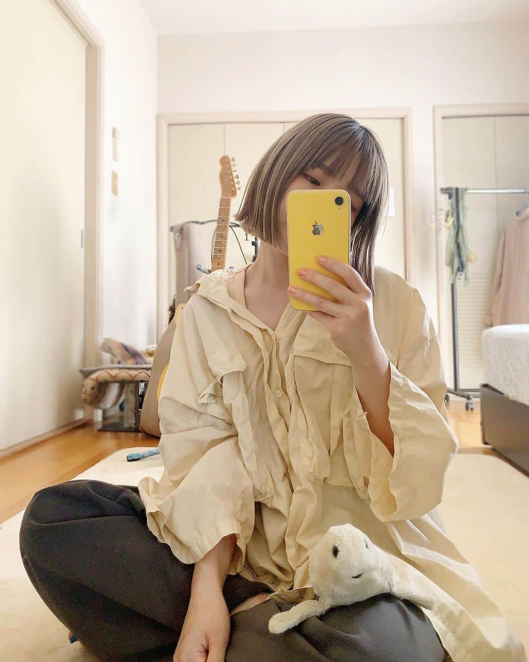 きさのインスタグラム：「この服がまさか「地下鉄」MVの時の服だとは誰も気付かないだろう〜！水でじゃぶじゃぶ！ 噴水公園行きたいな、フルーツのキラキラサンダル履いて、バナナついてるやつ。 なかよくなりたいよ、ライブで会おうね🍓」