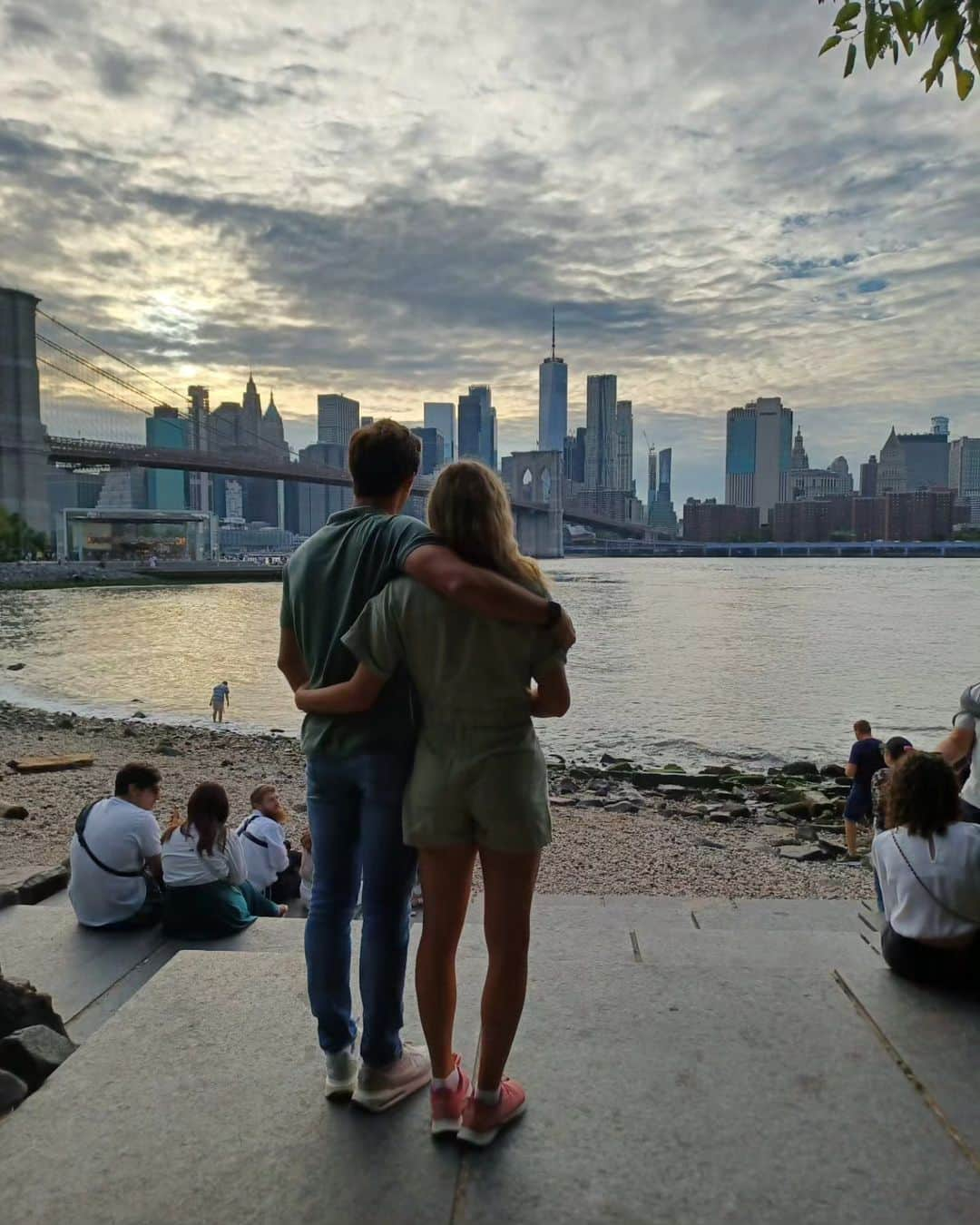 エリーゼ・メルテンスのインスタグラム：「NY off court 👫💞🏙🍎🌅🍀💫 #newyork #makingmemories」