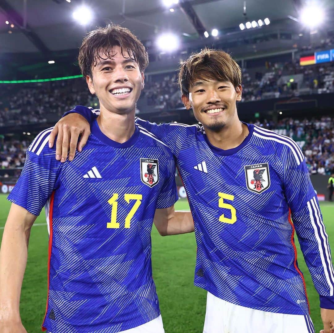 守田英正のインスタグラム：「応援ありがとうございました。 次のトルコ戦に向けて💪🏽  Obrigado pela sua ajuda! Ótimo desempenho do time e resultado. Bom trabalho mlks💚  @japanfootballassociation  #日本代表 #samuraiblue #守田英正 #碧誕生日おめでとう」