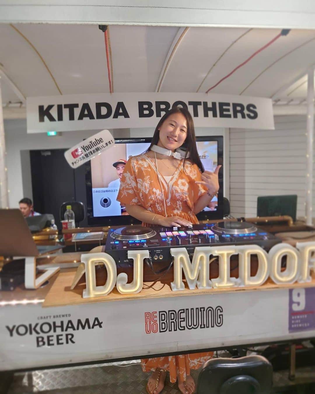 Angels By The Sea Hawaii Waikiki Based Boutiques ?Original clothing designed のインスタグラム：「横浜で開催中のウクレレピクニックに 出演中の @djmidori_808 さん👼 連日@angelsbythesea のドレスを ご着用ありがとうございます😊 とってもお似合いです！  👗 @angelsbythesea  📸 @djmidori_808 @angelsbythesea Thank you so much 😊  📍ウクレレピクニック @hawaii_jp   @angelsbythesea has been Hawaii’s resort fashion brand based in Honolulu, Hawaii, since 2010. Please visit our online store 🌺www.angelsbytheseahawaii.com Owner Designer Nina Thai (Miss Waikiki) @nina_bythesea (日本語勉強中📚🙇🏻‍♀️) Please feel free to tag your pic for a chance to be featured!  ハワイのリゾートファッション、 エンジェルズバイザシー はミスワイキキである Nina Thai によって作られたハワイオリジナルファッションブランドです🌴日本語ウェブサイトはこちら www.angelsbytheseahawaii.jp  ハワイやリゾートファッションが好きな人は是非私達のアカウントをフォローして下さい🙌また私達の商品をポストする際にタグ付けしていただいたら私達からリポストされるチャンスがあります  #angelsbytheseahawaii #angelsbythesea #resortwear #hawaii #waikiki #supporthawaii #sheratonwaikiki #bandeau #palmleaves #hawaiibeaches  #ハワイ #ワイキキ #カイルア #ラニカイビーチ #シンプルコーデ #ハワイ好きな人と繋がりたい #エンジェルズバイザシーハワイ #エンジェルズバイザシー #リゾートファッション #ハワイに恋して #ハワイ限定 #シェラトンワイキキ #ワイキキビーチ」