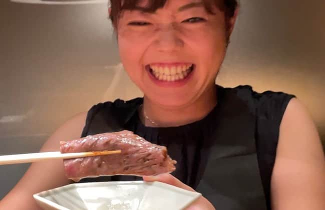 田村友里のインスタグラム：「. 9月4日で27歳になりました💪 この日は美味しいお肉を前に、 ニヤニヤが止まらず🤤幸せだ！  周りで支えてくれる家族、友人、スタッフさん、 そして応援してくださる皆さんのおかげ様で、 毎日がやりがいと楽しさに溢れてキラキラしています。 本当にありがとうございます！  今年も充実した1年にするぞーー💐✨🙏 今後ともよろしくお願いします🏃‍♀️  #肉 #米 #好き  .」