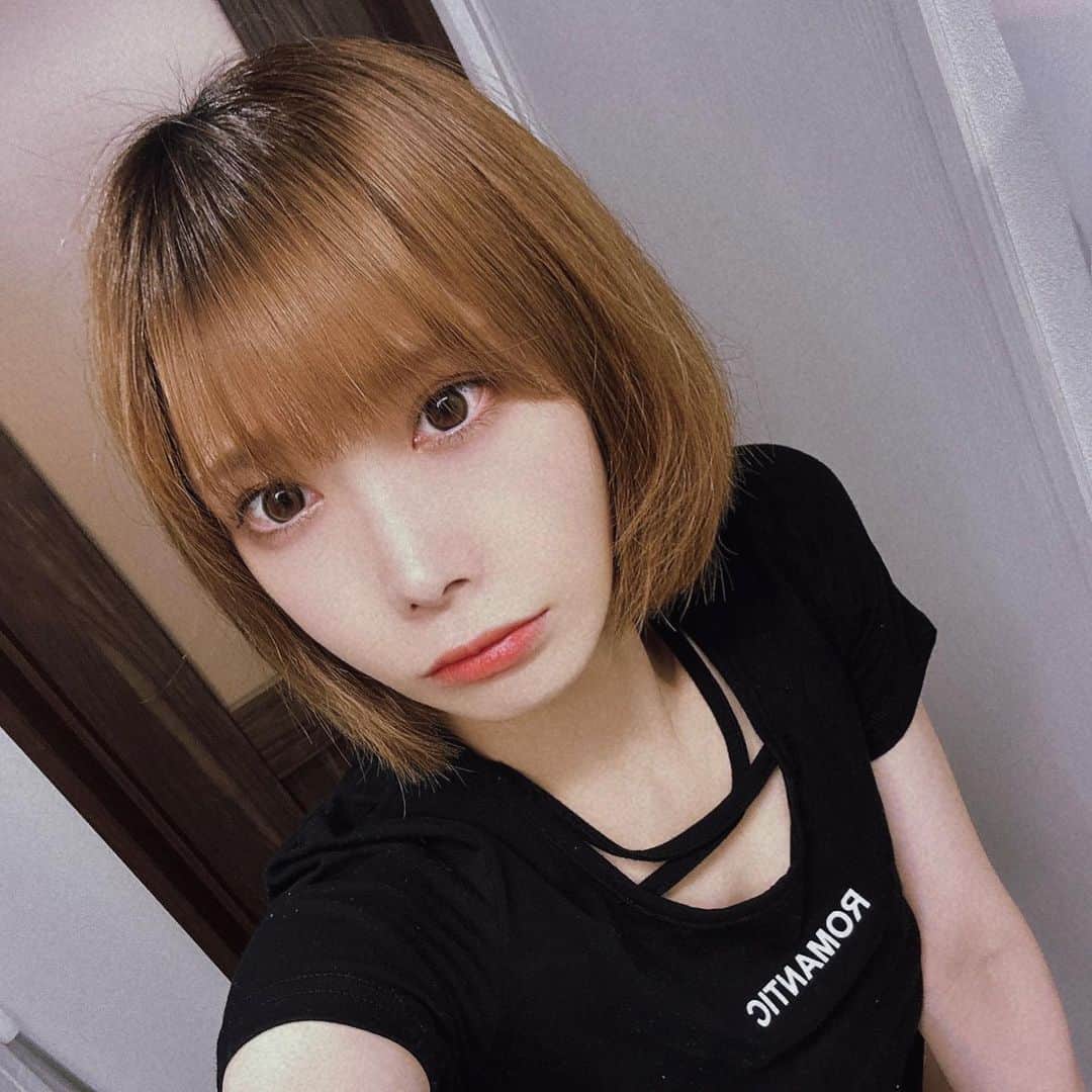 愛川こずえのインスタグラム：「🖤」