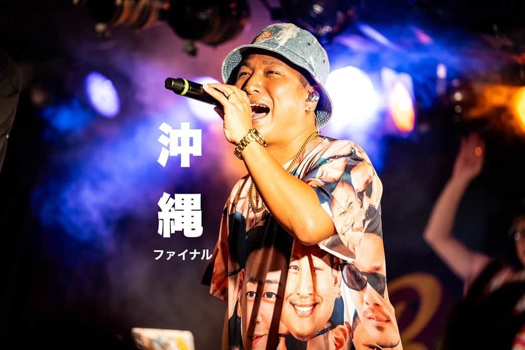 MOCAのインスタグラム：「. . 2023年9月9日(土) . 47都道府県 "ピース"TOUR ❹❼ヶ所目 〜Road to 甲子園〜 沖縄大会 in 桜坂セントラル🌴 . . ついに6ヶ月に渡る ❹❼都道府県ツアーが 沖縄にて閉幕㊗️✌️ . . 苦しかったし、 楽しかったし、 悔しかったし 感動した。 . . 心が忙しかったツアー。 . . 沖縄大会は、 ご褒美みたいな1日でした🌞💚 . . 嬉しく朝の4時まで呑んでしまった。笑 . . 沖縄遊びに来てくれたみんな ありがとうございました🍺 . . そして1回でも来てくださった ひとりひとりに心から感謝🤲🌏 . .  宜野湾市海浜公園屋外劇場で ツアーファイナルをしたい🔥✌️ . . 沖縄愛しています💚 . . とりあえず今日と明日は めっちゃ泳ぎます🌴👍 . . 最高㊗️㊗️㊗️ . . #ベリーグッドマン . . photo by @shun_fujita23  . .」