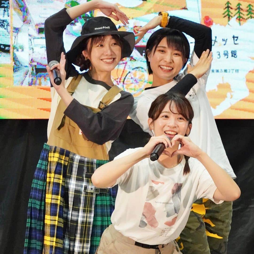 かほなんさんのインスタグラム写真 - (かほなんInstagram)「#名古屋キャンピングカーフェア トークショー！ 遊びに来てくれてありがとう〜！！  #須田亜香里 (@dasuwaikaa )さんと、#テレビ愛知 アナウンサーの #上釜美憂 (@uegama_miyu )さんと、番組やサバイバルあたりまえトークをｷｬｯｷｬｯと☺️☺️  凄く楽しい時間でした！ 会いに来てくれた君！ありがとう！ ちゃんとばっちり見えてたよー！🏝️✨  須田さんファンの皆さんも優しくて、須田さんめちゃ愛されてるのわかるっ！☺️ ありがとうございました！  本当に須田さんとキャンプやサバイバルできたらいいなー！楽しそう〜！ 飯盒炊爨して、マムシ料理して、星空見ながら眠るの😊女子や…！！！ｶﾜｲｲｯ  写真もたくさん撮ってくれてありがとう〜！ InstagramやTwitter(X)、見に行くねー！☺️☺️☺️ いっぱい載っけてほし〜！！  君の今日の1日を、かほなんにくれてありがとう！🏝️ また楽しいこと、いっしょに経験しようねー！！ またねー！☺️ イベントも楽しんでいってねー！🚗✨  #さばいどる  #かほなん」9月10日 16時31分 - survidol_kaho