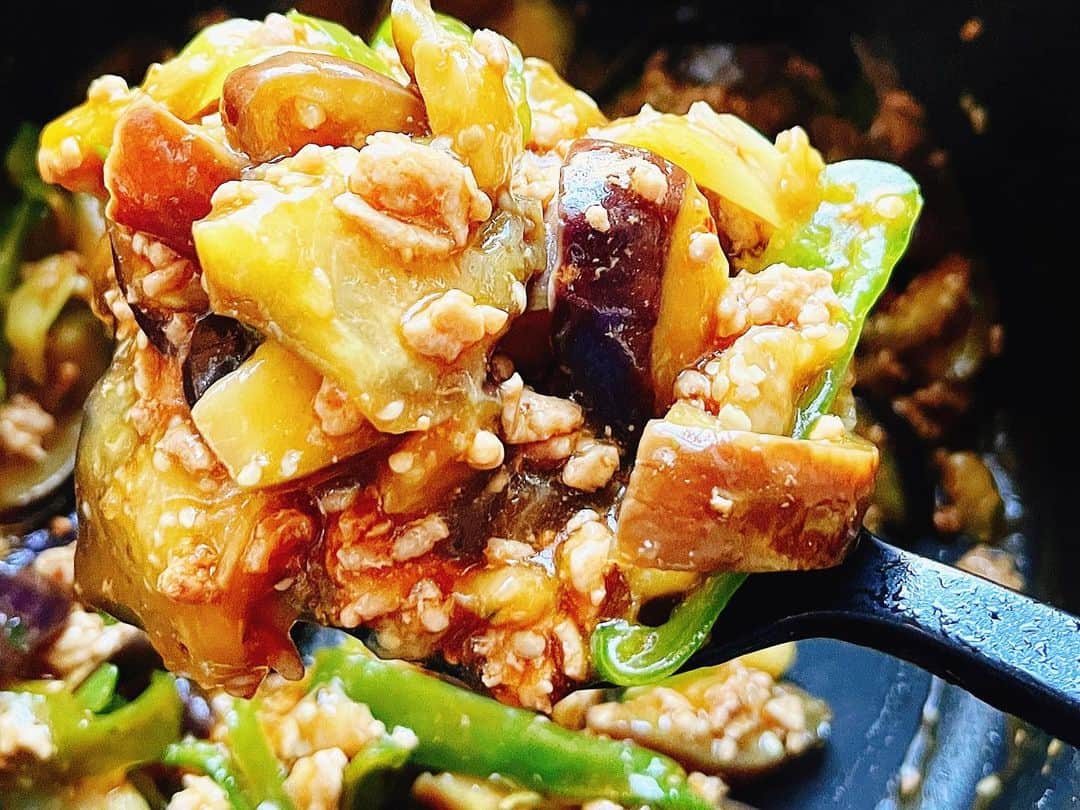 のインスタグラム：「この夏、週3で作ってるマーボー茄子🍆 同じく週3で蒸し茄子もある🍆」