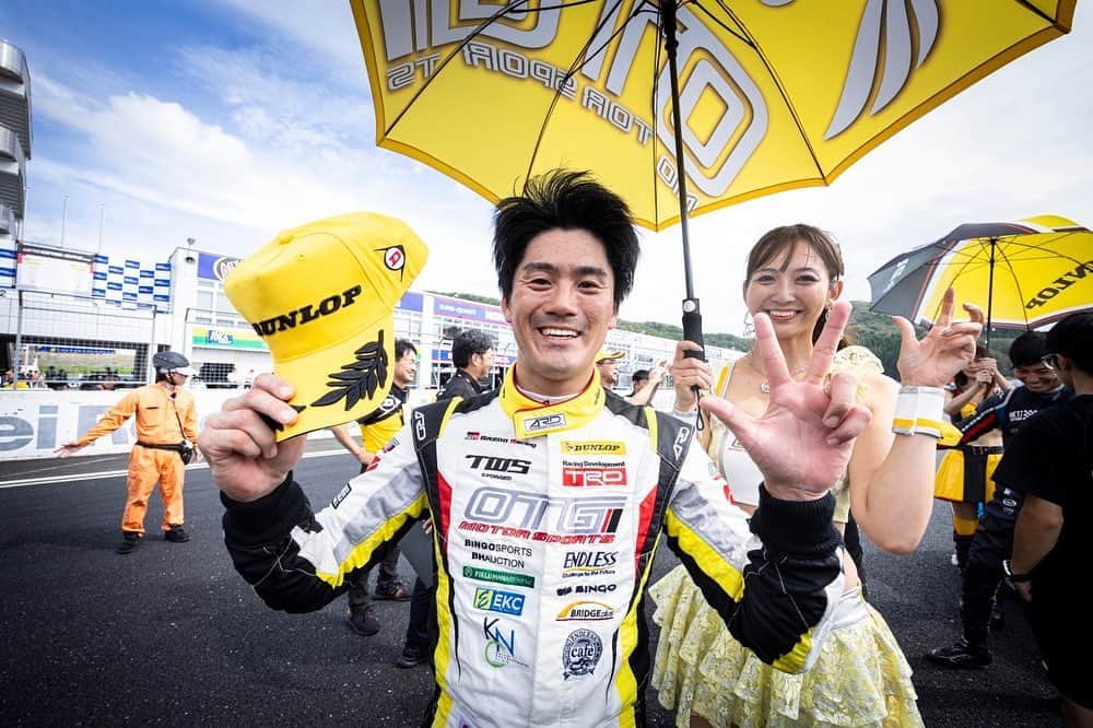 小河諒のインスタグラム：「86/BRZ Cup  QF P4  Race P3🥉  まだまだ足りないけれど、、 DUNLOPのβ06デビュー戦で 1-2-3を達成しました🙌  オープニングラップで 井口先輩とクリーンにバトルができたのが良かったです😁  とはいえ、 レースでは赤旗が出るほどの大きなクラッシュがあり、 ドライバーが心配です…  今週はレンタカーのナンバーから 行ける気がしてたので、 岡山の見えないパワーが降臨しました😇 もちろん写真のまま走ってませんよ😛  応援ありがとうございました🕺🕺  #86cup #OTG」