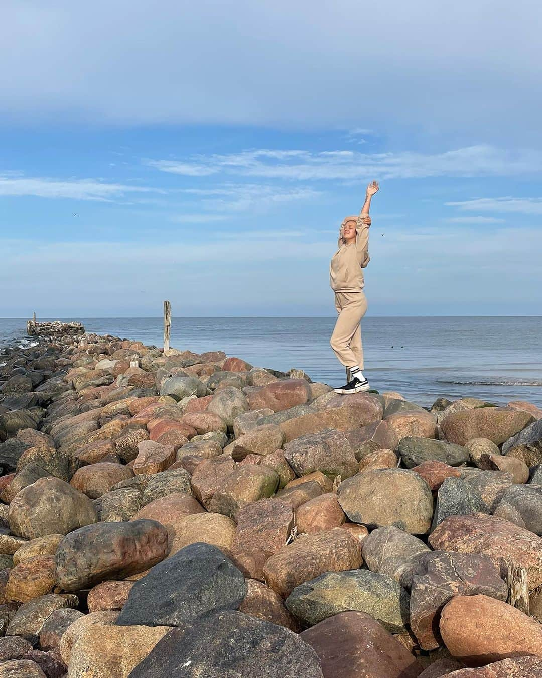 オルガ・ヤクシナのインスタグラム：「🤍🌊」