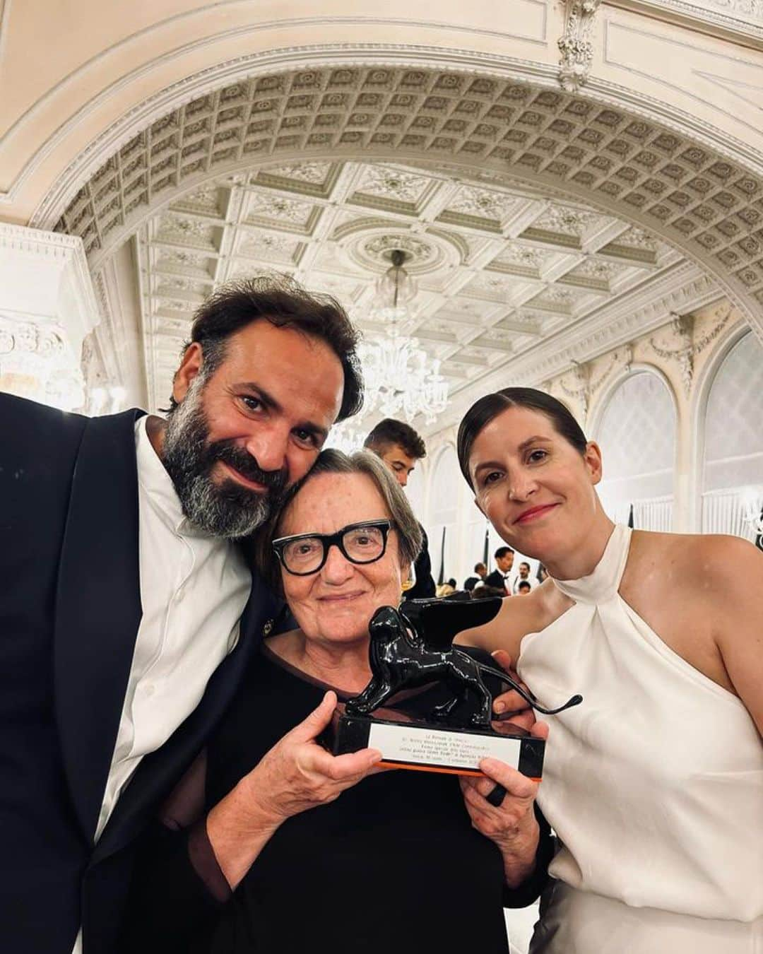 アニヤ・ルービックのインスタグラム：「The Special Jury Prize for Agnieszka Holland for “Green Border”!  Thank you, Agnieszka for your remarkable and constant commitment to human rights, human dignity and the truth.   @labiennale @holland.agnieszka @kasiadamik #venicefilmfestival」