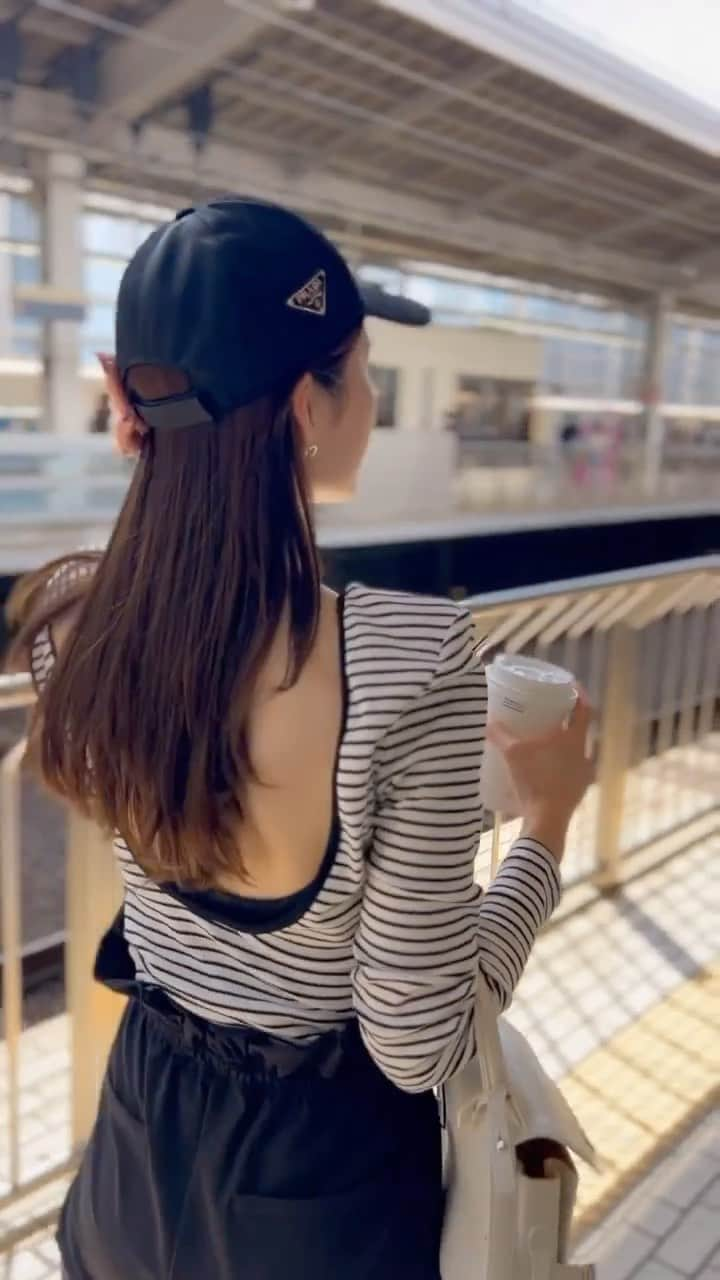 yuukii.iのインスタグラム：「移動コーデ🚄🖤  今から設営もあるので アクティブに動ける @dolce._official の アクティブパンツにしました👍  いよいよ明日から２日間  TOKYO会場♡  皆さまにお会い出来るのを楽しみに お待ちしております🥰🫶」