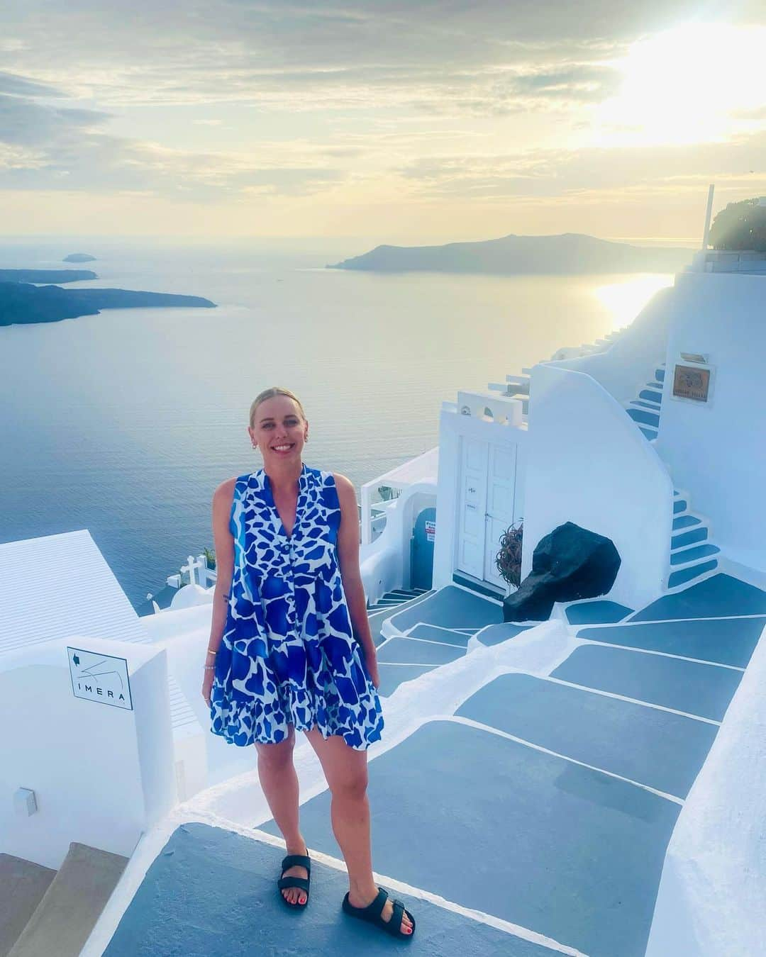 メーガン・ネイのインスタグラム：「Pictures make the best memories.   Thank you Greece for grounding me, and showing us how beautiful the natural world is. 🇬🇷✌🏼❤️   #beyou」