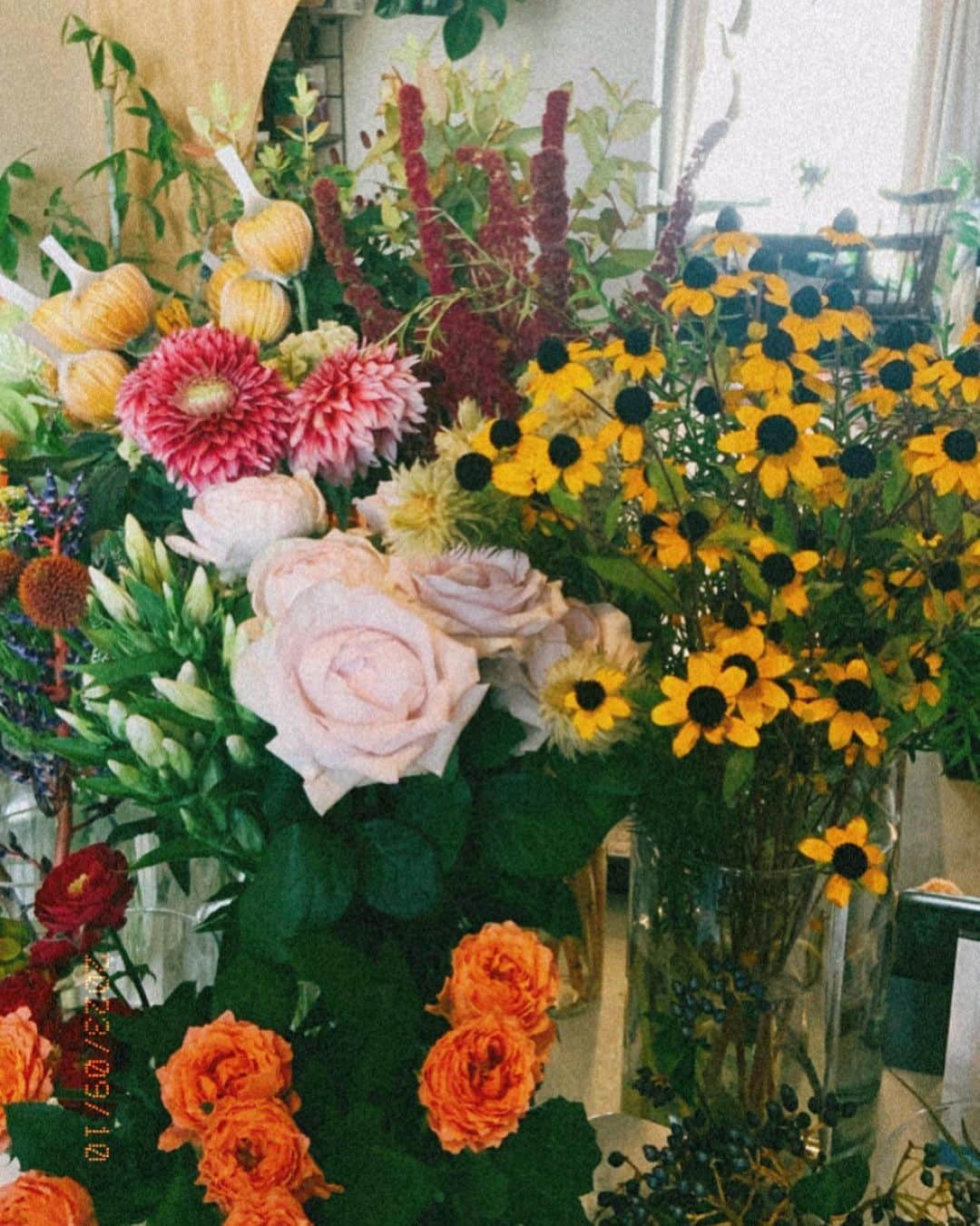福田瞳さんのインスタグラム写真 - (福田瞳Instagram)「. . @riho_trorf  new open ✨ . . とっても素敵な空間でした♡おしゃれ〜✨🥺 お花💐をいれるflower bagがこれまた、めちゃかわ♡で、即買いしました♡🤗 すぐ横におしゃれなカフェもあるので、お花買ってお茶するもよし、お茶をしてからお花屋さん行くもよし🤗 りほさん、openおめでとうございます㊗️🎊🎉」9月10日 17時11分 - fukudahitomi610