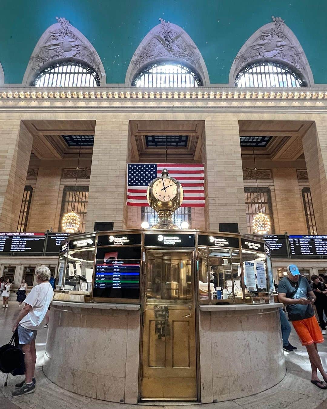 馬場典子さんのインスタグラム写真 - (馬場典子Instagram)「NY旅。街歩き編。その3。 実質最終日に、ようやくマンハッタンぽいところを散歩。  グランドセントラル駅は本当に美しい。  トランプタワーも人気でした（笑）  新装開店したティファニー。 お手洗いまで美しかった…  #馬場典子 #ばばちゃんネル #ニューヨーク #マンハッタン #ティファニー」9月10日 17時04分 - baba_channel