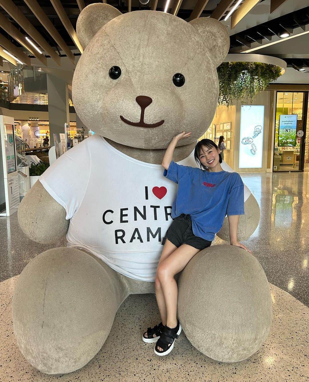 のインスタグラム：「・ ・ 大きいくまさん☺️🐻 ・ ・ #タイ　#バンコク　#Thailand #Bangkok」