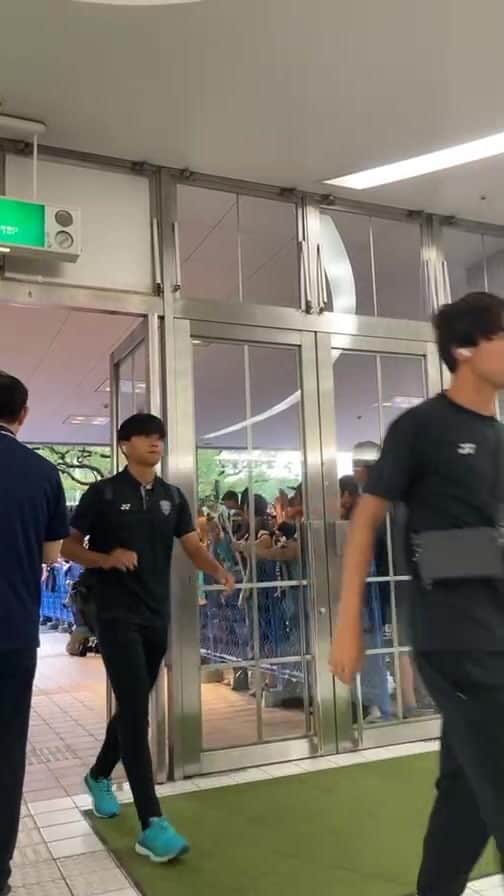 アビスパ福岡のインスタグラム：「チームバス到着シーンをお届けしました。  本日のFC東京戦.応援よろしくお願いします。  #アビスパ福岡」