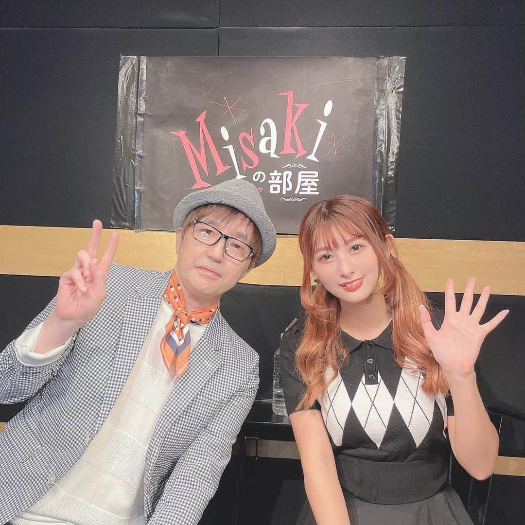 青野美沙稀さんのインスタグラム写真 - (青野美沙稀Instagram)「元チェッカーズの鶴久さんと たくさんお話をさせていただきました🌹☆  ほんとにお優しく、 楽しいお話をたくさん聞かせていただき とっても楽しかったです〜🙏🏻  "ジュリアに傷心"も一緒に 歌わせていただいて 最高の時間でしたっ🎵  #鶴久政治 さん #鶴久さん #チェッカーズ #ビスキャッツ #biscats #thebiscats  #misakiの部屋 #コラボ #対談 #ジュリアに傷心」9月10日 17時09分 - misaki_aono