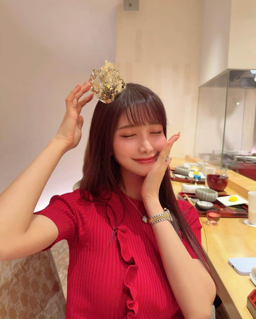 MAYUさんのインスタグラム写真 - (MAYUInstagram)「. 実は今月、お誕生日なのです👸❤️ . だいすきな和食屋さんでお祝いしてもらっちゃった〜🥰 . お酒激弱なので、普段あまり飲めないんだけど シャンパンもワインも美味しくて おかわりしちゃったよっ🍷✨ ちょっと大人になったのかな👸🥂 . お祝いされるのって いくつになっても嬉しいよね☺️❤️ . . ケーキ出して頂いた時に ハロウィンのカチューシャとバルーンが出てきたのは 謎だけど、、🤣 一足先にハロウィン気分も味わえました🎃👻🤣 . . #birthday#happybirthday#birthdaygirl#birthdaycake#japan#japanesefood#ginza#誕生日#誕生日ケーキ#銀座#東京」9月10日 17時20分 - mayu.kina_golf