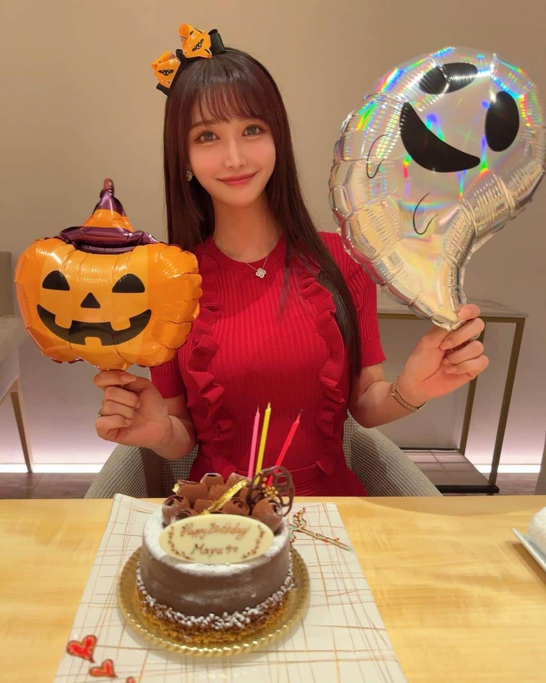 MAYUさんのインスタグラム写真 - (MAYUInstagram)「. 実は今月、お誕生日なのです👸❤️ . だいすきな和食屋さんでお祝いしてもらっちゃった〜🥰 . お酒激弱なので、普段あまり飲めないんだけど シャンパンもワインも美味しくて おかわりしちゃったよっ🍷✨ ちょっと大人になったのかな👸🥂 . お祝いされるのって いくつになっても嬉しいよね☺️❤️ . . ケーキ出して頂いた時に ハロウィンのカチューシャとバルーンが出てきたのは 謎だけど、、🤣 一足先にハロウィン気分も味わえました🎃👻🤣 . . #birthday#happybirthday#birthdaygirl#birthdaycake#japan#japanesefood#ginza#誕生日#誕生日ケーキ#銀座#東京」9月10日 17時20分 - mayu.kina_golf