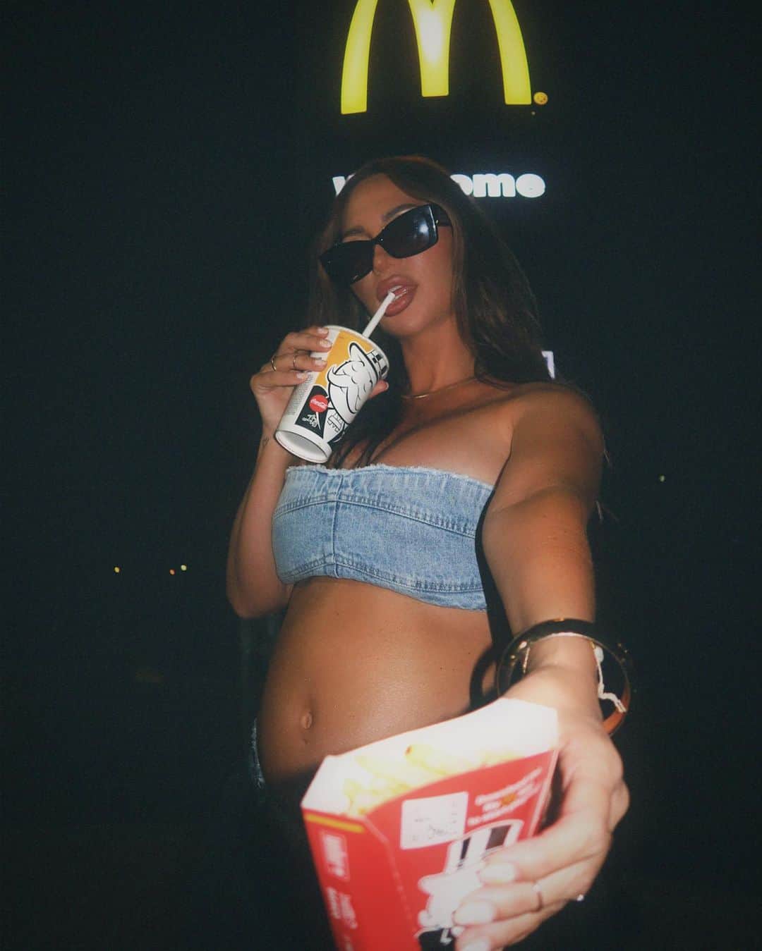 Rosanna Arkleさんのインスタグラム写真 - (Rosanna ArkleInstagram)「Oh no Maccas Monopoly is back you know what that meanss 🙈🍟 - p.s living in @south.st this whole pregnancy - Thank uuu! 🫶🏽🙌🏽」9月10日 17時14分 - rosannaarkle