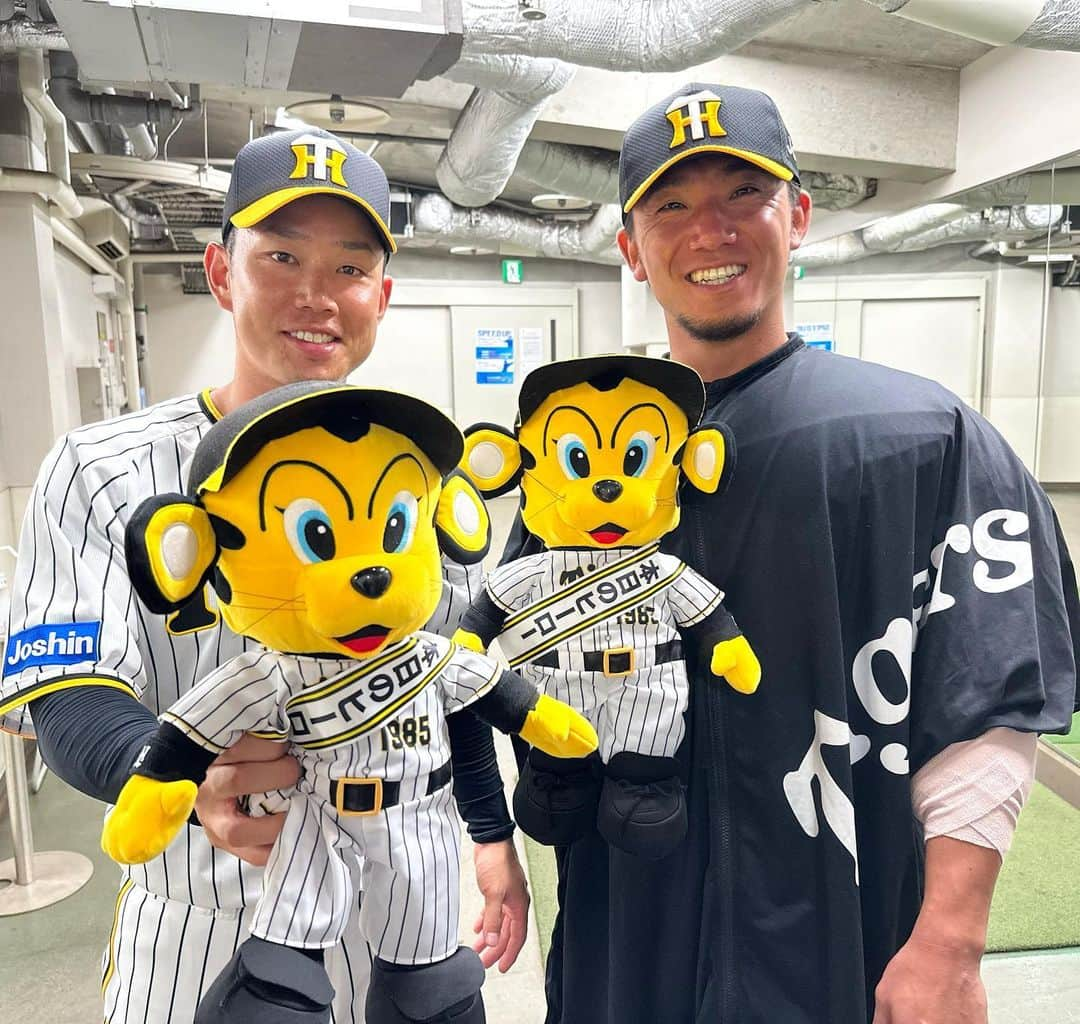 阪神タイガースさんのインスタグラム写真 - (阪神タイガースInstagram)「今日のヒーローは10勝目をあげた伊藤将司選手と、代打決勝タイムリーを打った糸原選手です！ #今日のヒーロー #伊藤将司 選手 #10勝目 #糸原健斗 選手 #阪神タイガース #JERAセリーグ #ARE」9月10日 17時24分 - hanshintigers_official