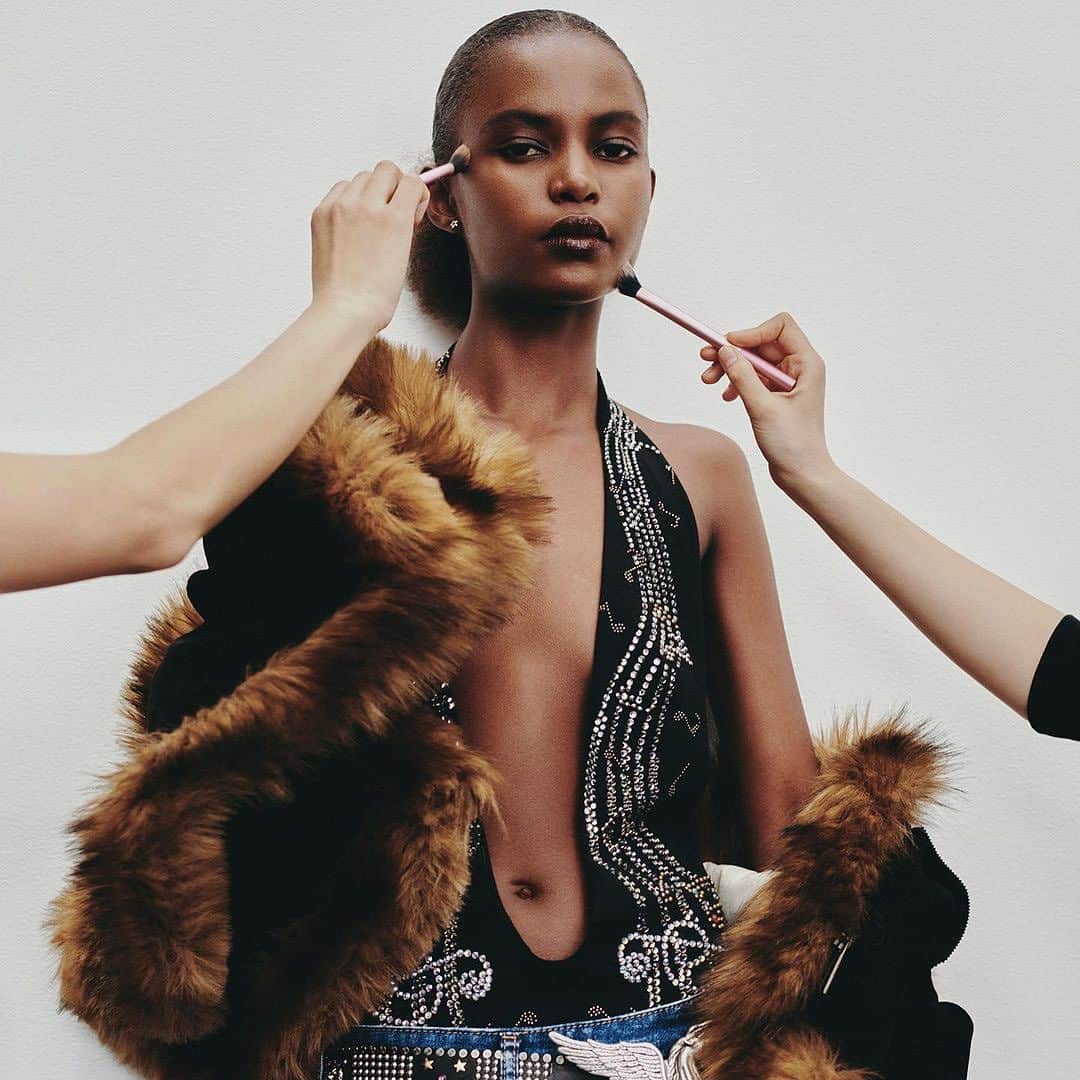 のインスタグラム：「BRB getting my glam on 💄💋  From @vmagazine’s V143 Fall Preview 2023 Photography @ricardobeas_ Fashion @emmaolack Makeup @tomoyomakeup Hair @izuizuizu Model @christinemunezero_ (@nextmodels)  #DSQUARED2 #D2EDITORIALS」