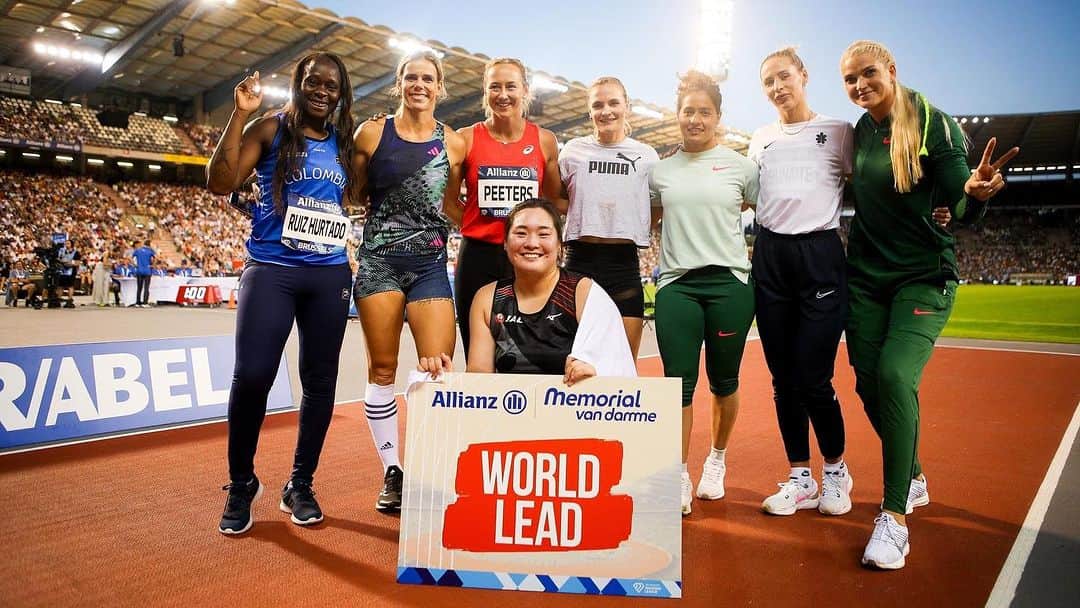 Tori Peetersのインスタグラム：「Another night under the lights 🏟️🌟  A throw of 59.93m and 6th place for me in Brussels. Such a great comp and atmosphere as usual.   Originally, I thought I’d be home bound by now, but this girl from Gore has got another stop to make on the way home..  The Diamond League Final 🤯🇺🇸💎🔜  Thank you @allianzmemorialvandamme   📸 @tomassisk」