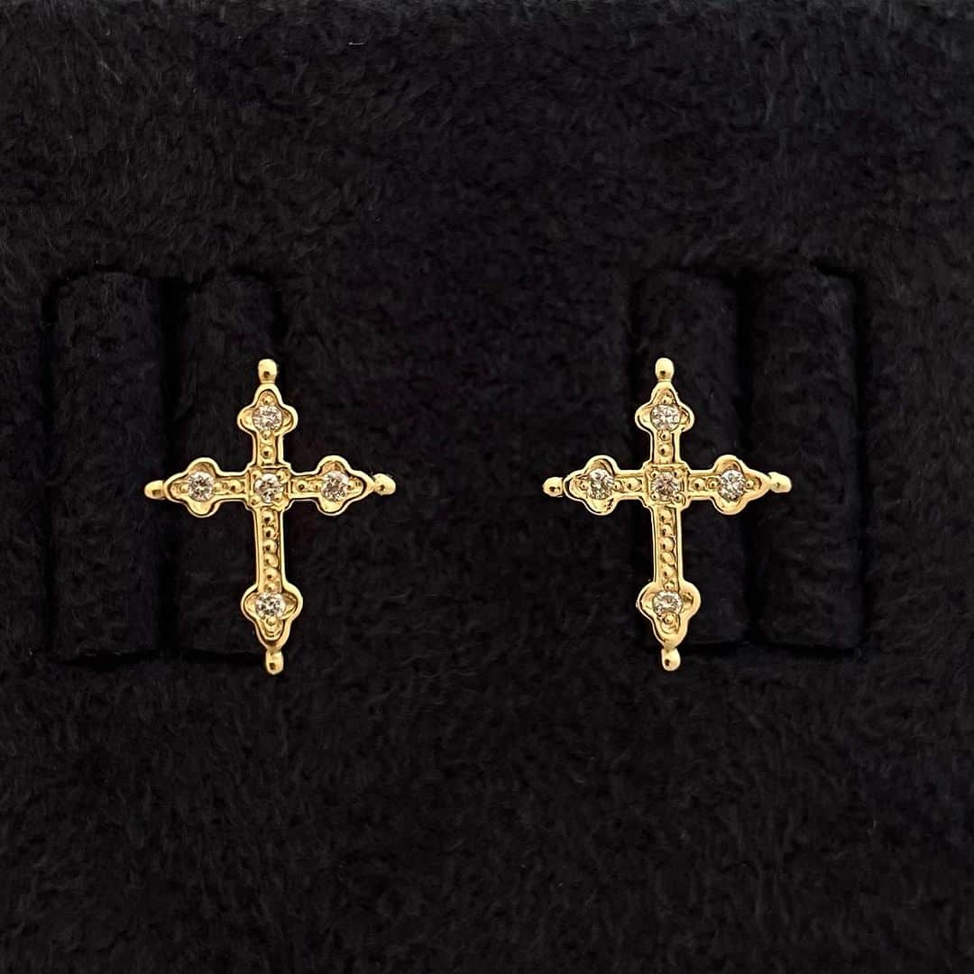 LoreeRodkin 銀座店のインスタグラム：「"PETITE GOTHIC CROSS PIERCE"  #loreerodkin#ローリーロドキン#ゴシッククロス#ピアス」