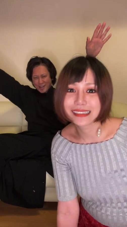 蜷川べにのインスタグラム：「Shirafuの後半戦チケット発売についてのお知らせ。 シンさんにゲストで来てもらいました┏○ﾍﾟｺ シンさんの全力のXが見たい方はこちらをご覧ください。」