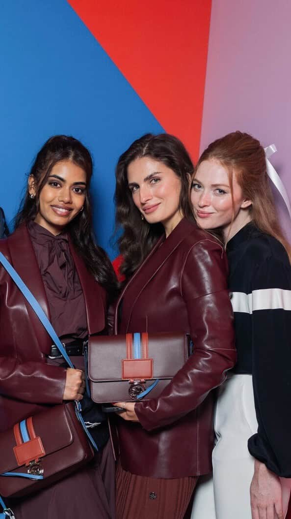 Longchampのインスタグラム：「Hooves and heels - a look back at Longchamp’s At the Races event.  #LongchampFW23 #LongchampAtTheRaces」
