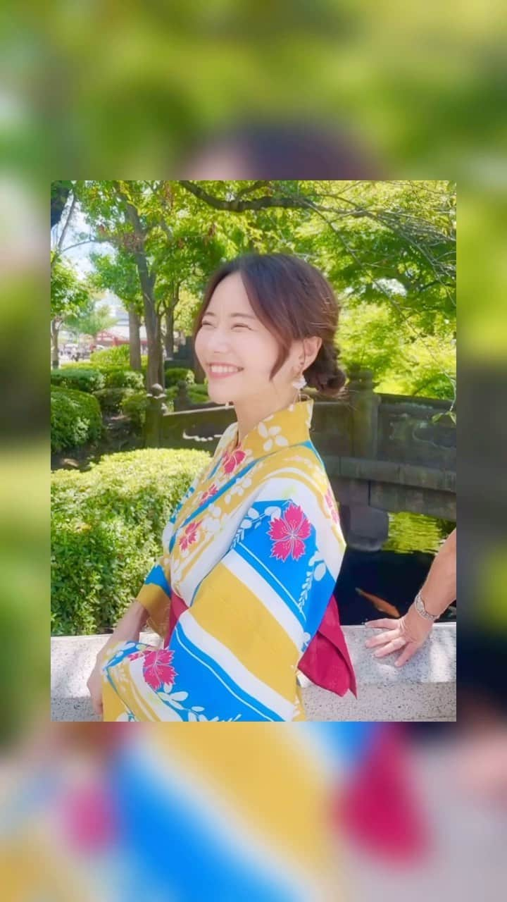 水原ゆきのインスタグラム：「先日撮りに行った時の(^^) いつも青系を選んでしまうので、新鮮で嬉しい(^^) 前回のいちご飴はそのときの🍓 食べ歩きってあんまりしないけど、 @nee_muuu のオススメのみたらし団子もめちゃめちゃ美味しかった(´ω`) しかもお店の名前が楓だった！！ 今年、やたらと楓に縁がある(´ω`)  #浴衣女子 #夏の思い出 #浴衣女子ポートレート #浅草 #aiko」