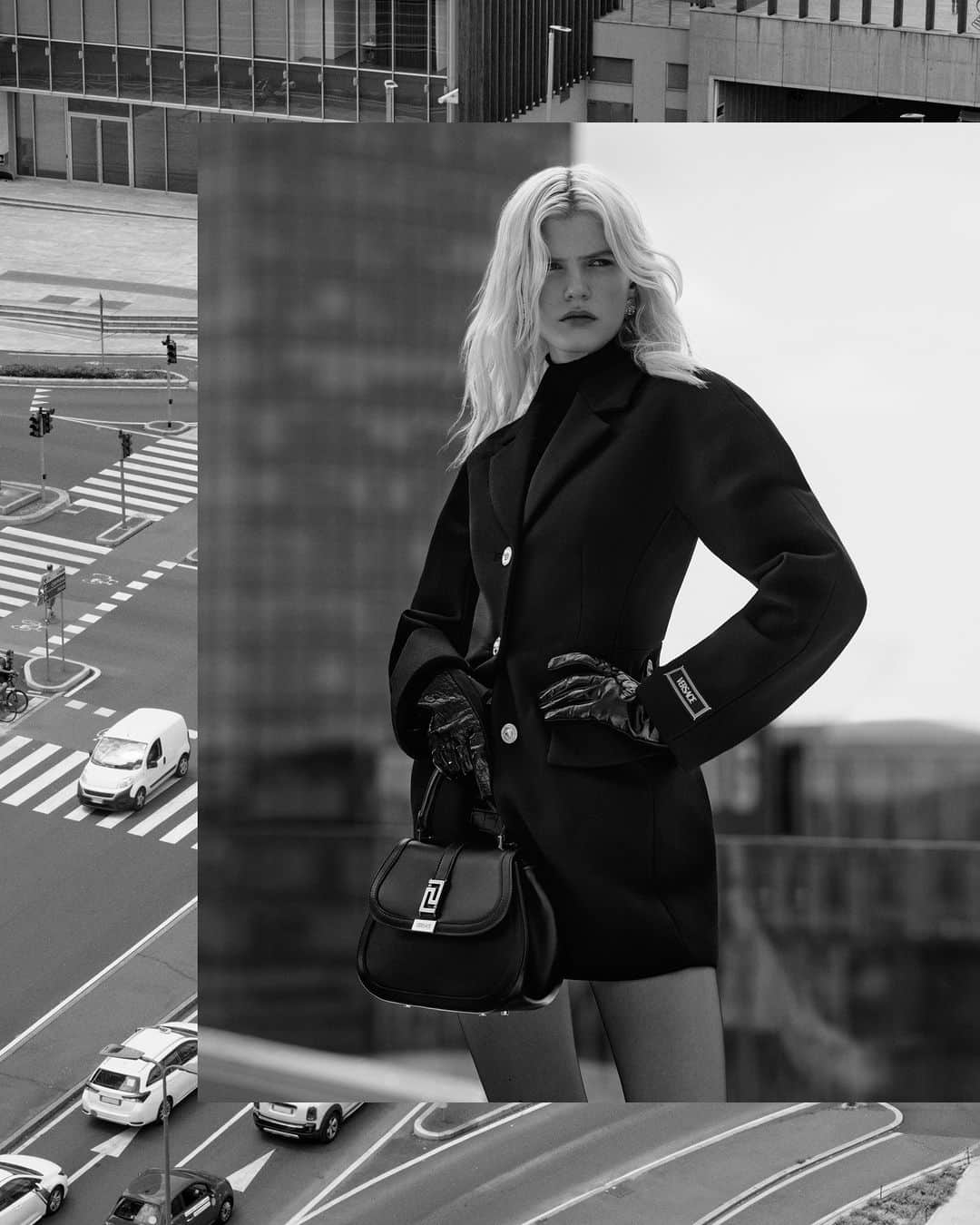 ジャンニヴェルサーチのインスタグラム：「Greca Goddess Top Handle Bag  Camille wears coat; mock-neck cashmere knit top; croc-embossed leather mini skirt; croc-embossed leather gloves; Greca Goddess top handle bag  Photography by Ilya Lipkin  #VersaceFW23 #VersaceGrecaGoddess」