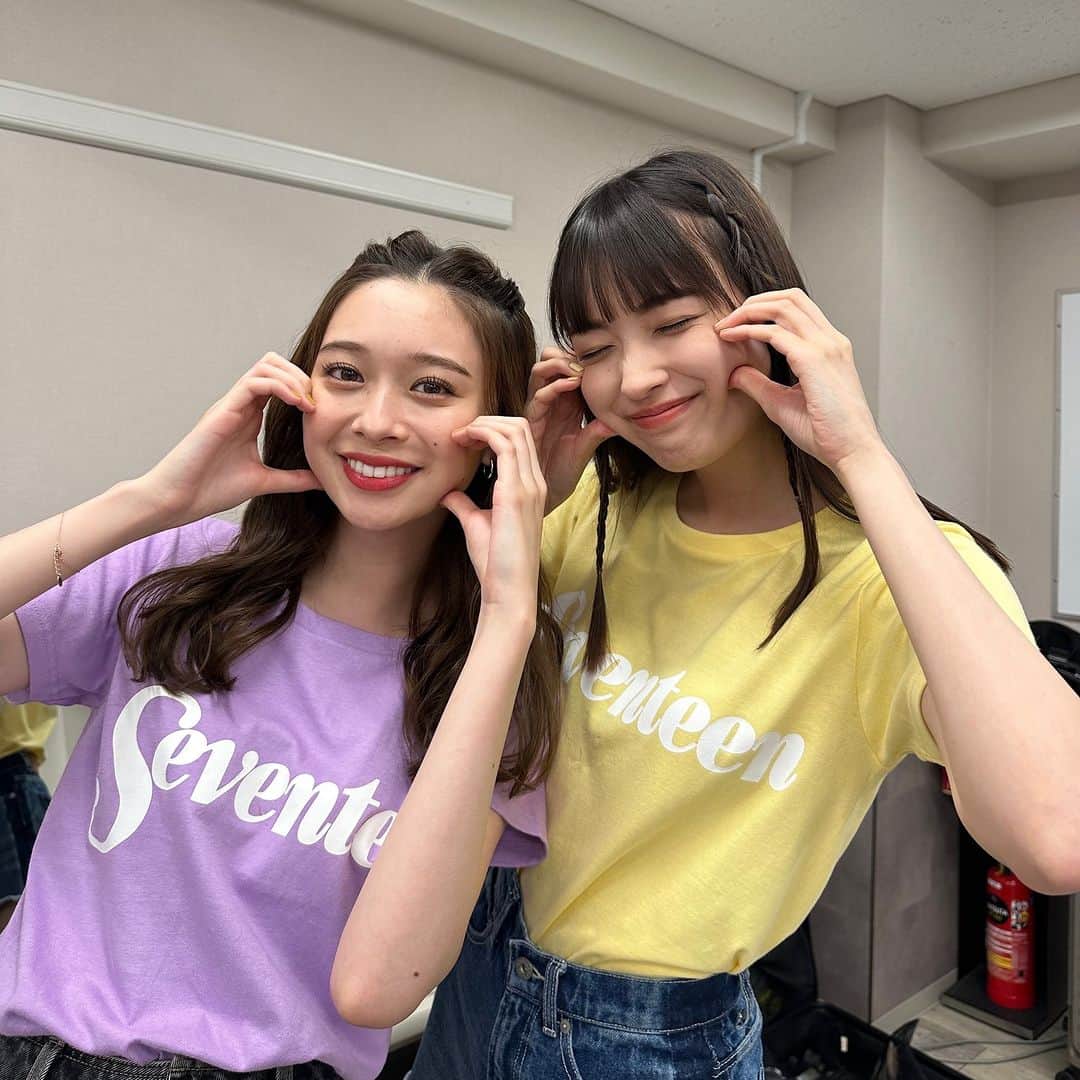 のインスタグラム：「りりみじゅ💜💛  #セブンティーン #Seventeen #セブンティーン  #seventeen夏の学園祭2023 #セブンティーン学園祭  #ST夏の学園祭2023 #夏の学園祭  #セブンティーン夏の学園祭 #学園祭 #イベント  #ファッションショー #オフショット #STモデル #モデル  #ファッションイベント #田鍋梨々花 #茅島みずき #ST夏の学園祭 #女優」
