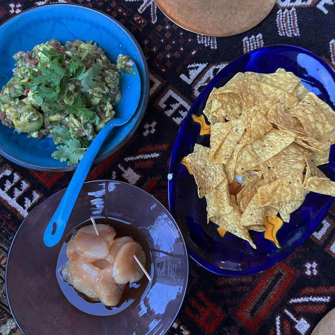 瀬畑茉有子さんのインスタグラム写真 - (瀬畑茉有子Instagram)「. . chill out 🦥🦝🦜🌲 . . #home #interior #mokume #doglover  #Mexicanparty #homesweethome  #homeparty  #sashimi #flowerlovers  #chillout  #花のある暮らし」9月10日 18時00分 - sehatamayuko