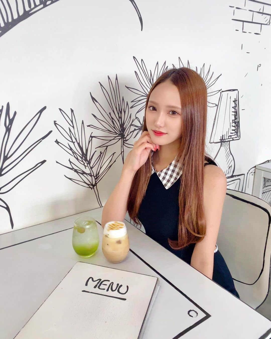 沙季のインスタグラム：「オシャレカフェ活🫖🍪  大阪の鶴橋にある 『연화카툰 - YONA CARTOON』 行ってきた🩵  可愛くて映え空間でした🥳  #大阪カフェ #大阪旅行 #鶴橋コリアンタウン #コリアンタウン #鶴橋カフェ #カフェ #カフェ巡り #カフェ活」