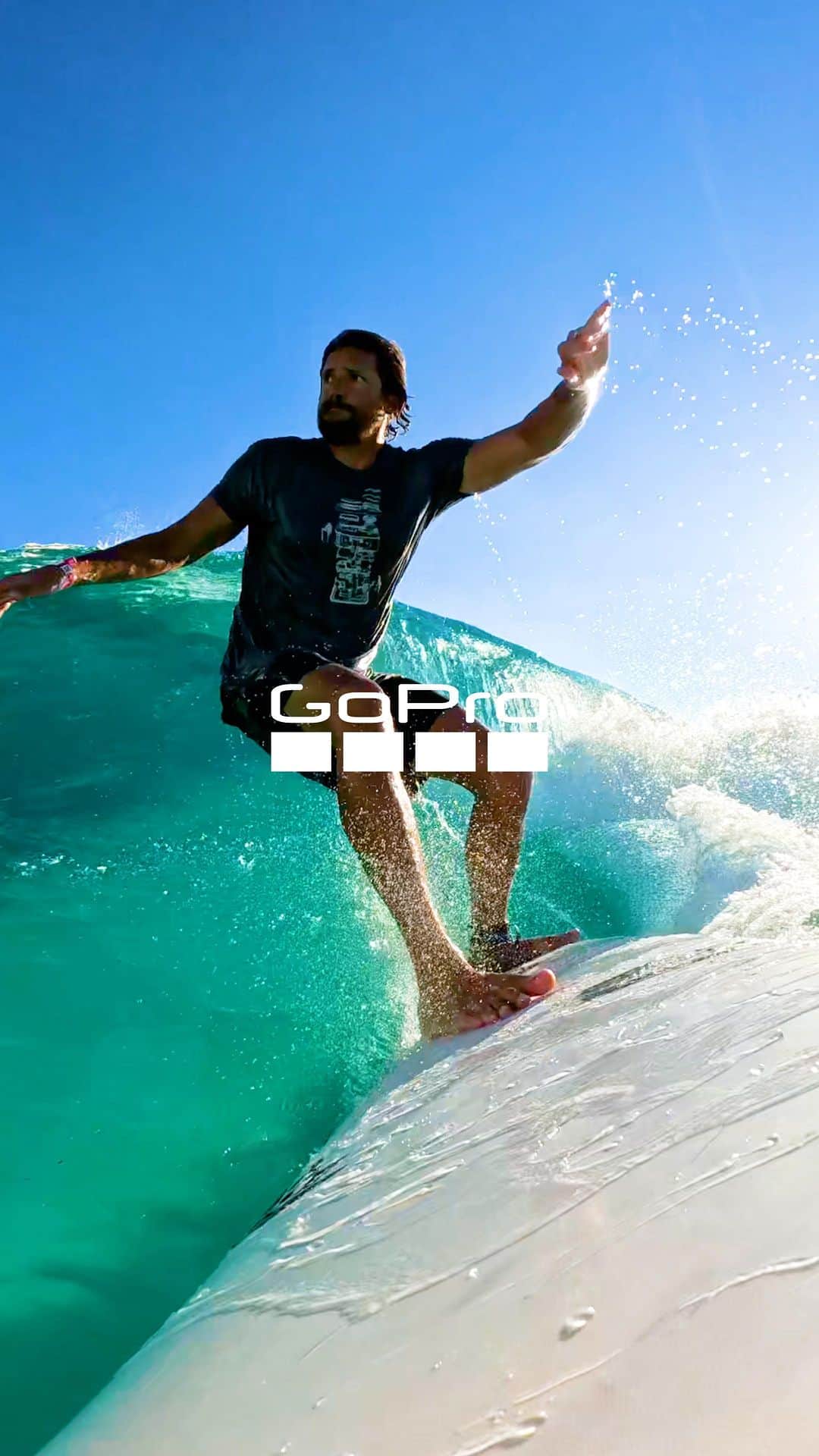 大川優介のインスタグラム：「Shot on HERO12 Black with GoPro CEO Nick Woodman  I have never had such a wonderful experience.  #gopro #goprojp #hero12black #ゴープロ  @gopro @goprojp  cast Hiroto Ohhara Masatoshi Ohno Reo Kanao octopus film Akira JET Nakaura  GoProの社長とサーフィン撮影しました。  GoProがきっかけで動画制作を始めたので そのきっかけを作り出した創業者と そのカメラを使用して撮影が出来るのは大変光栄なことです。  本当に嬉しいです、、、  何よりニックさんサーフィンうますぎ！」