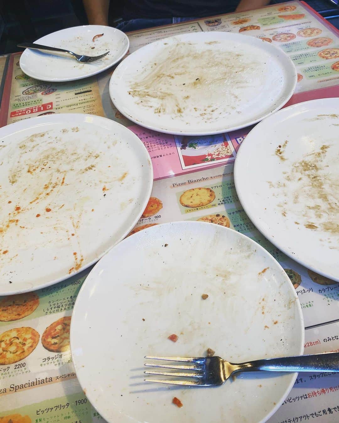 ストラッサー起一さんのインスタグラム写真 - (ストラッサー起一Instagram)「・ ・ 久しぶりに食べたピザは美味しかった。  たまにはこう言う食事もいるよね。  明日から東京での練習張り切って頑張ります‼️  #ピザ」9月10日 18時05分 - kiichi_kunimoto