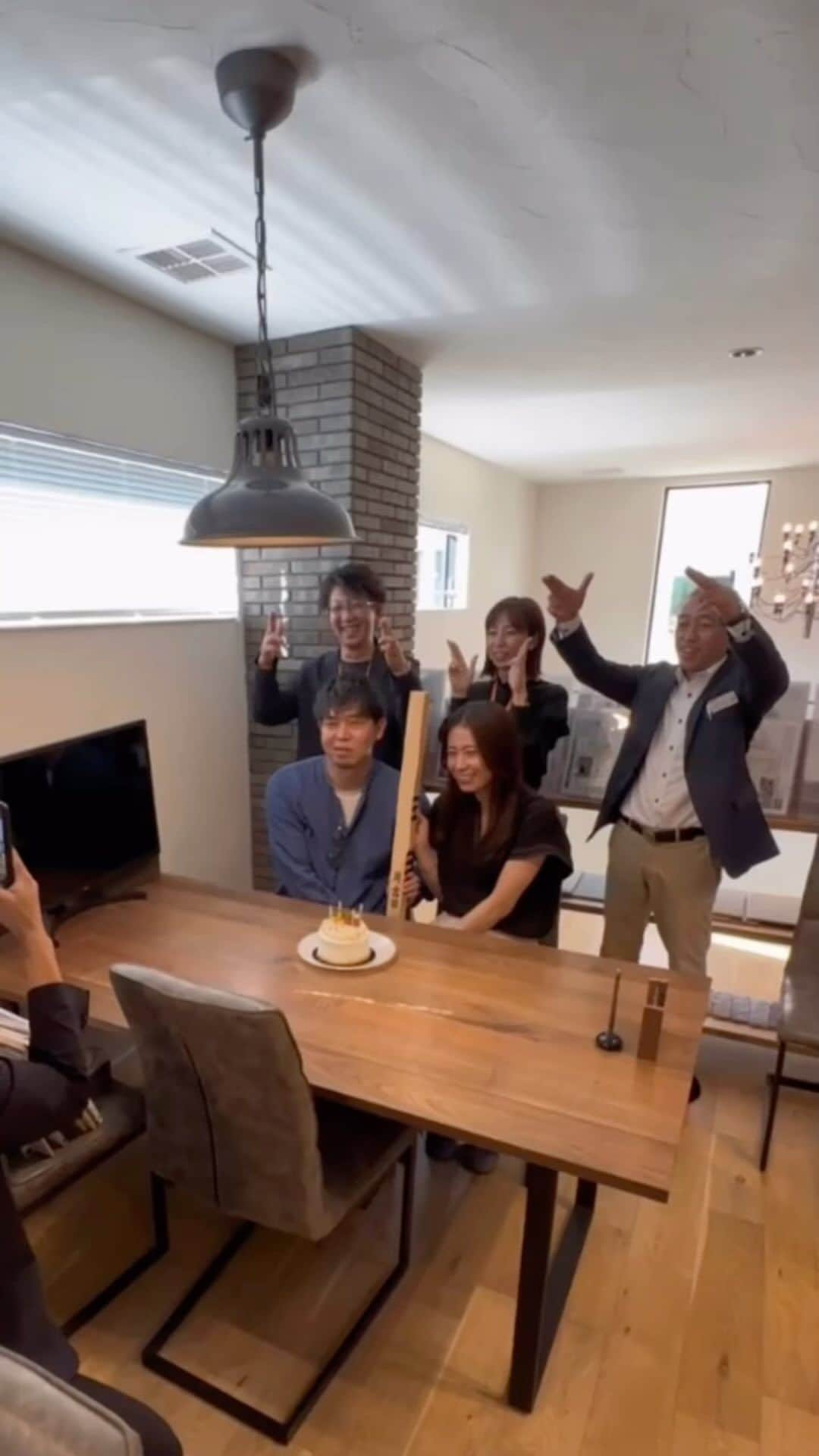 homelife 夢を叶える暮らし方のインスタグラム：「【着工式】アーキホームの着工式の様子をお届けします💭お家の完成が楽しみですね🏠✨ #アーキホーム #ホームライフ #新築 #新築一戸建て  #注文住宅  #自由設計 #着工式」