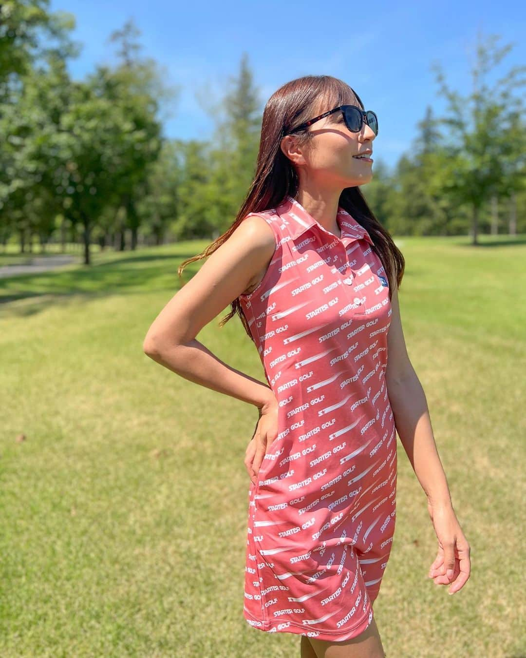 高沢奈苗さんのインスタグラム写真 - (高沢奈苗Instagram)「.  9月になったけどまだまだ30℃超えで 暑いね〜🌞  このワンピが今40%OFFでかなりお安くなってた❤️ @startergolf   インナー合わせたり、上からパーカー羽織ったりすればまだまだ着れるね😇  .  .  #golf #golffashion #startergolf #ゴルフ女子 #スターターゴルフ #ゴルフワンピース #夏物セール #お買い得」9月10日 18時09分 - nanaetakasawa