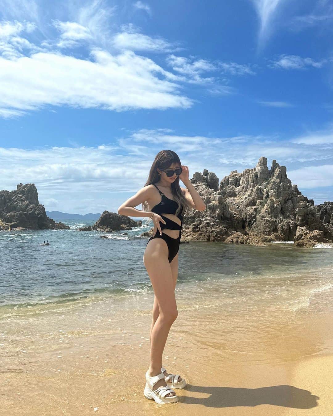 のインスタグラム：「.  今年の夏最後の海かなぁ  夏終わってほしくもないけど早く秋きてほしい気持ち」