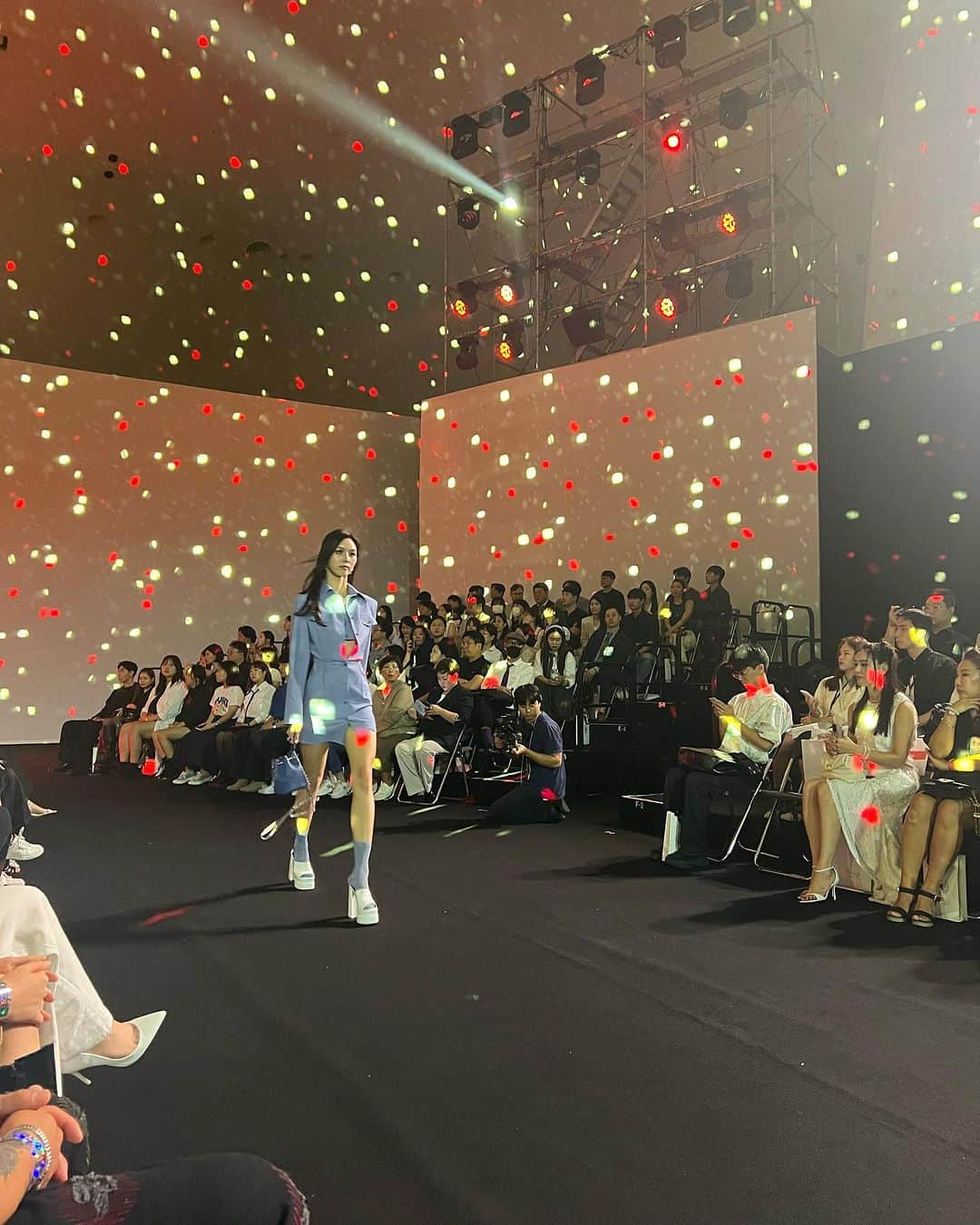 一木美里さんのインスタグラム写真 - (一木美里Instagram)「24S/S METROCITY FASHION SHOW&PARTY #DEAR_STUDIO_54 🪩🩵💫  so amazing&fantastic show✨✨✨  @metrocity.japan @metrocity__official @metrocity.korea  #METROCITY #メトロシティ #韓国旅行 #fashionweek #seoulfashionweek #韓国ファッション #韓国 #korea #韓国情報 #celebrity #ddp #ファッション #fashion」9月10日 18時21分 - misato_ichiki