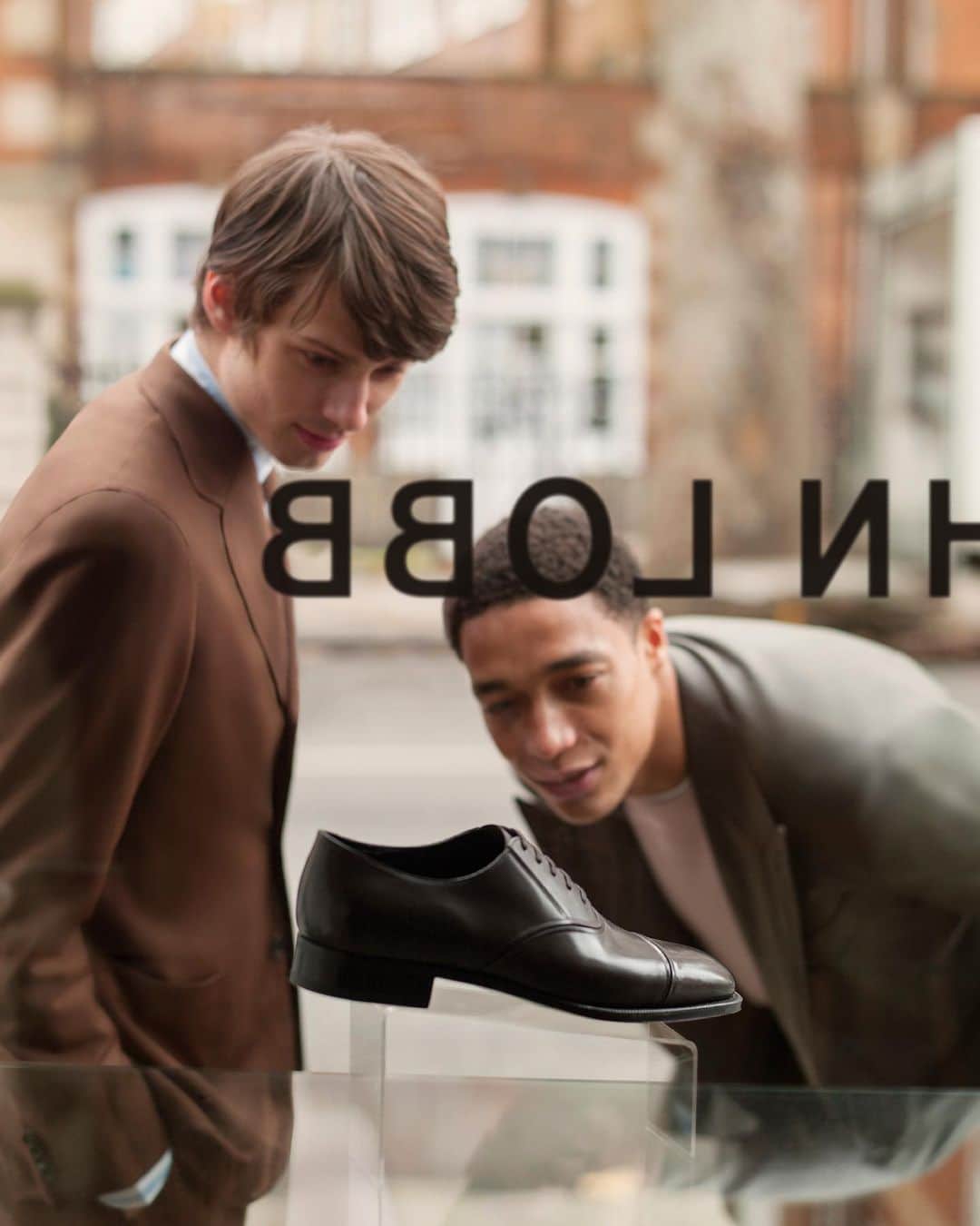 ジョンロブのインスタグラム：「Moorgate, a revision of our classic City II Oxford is built with discreet elastic panels nestled on every seam, ensuring instant comfort and a lighter step whilst keeping its sleek silhouette. . #johnlobb #NigelShafran #TomGuinness #DavidMcKendrick」