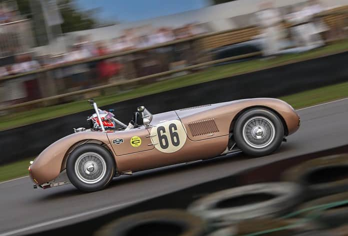 ジェンソン・バトンのインスタグラム：「Mixed emotion weekend with my C-type. We qualified on pole for the Freddie March Memorial trophy, @al_buncombe started the race and pulled a great gap, I jumped in at the stop and as soon as I exited pit lane I had a misfire with gradually got worse so we had to call it a day. Such a shame but when she was running she was running strong 💪🏽   Lovely to have my Mum and sis Tasha as support crew 😉  #goodwood #goodwoodrevival #ctype #classic #historics   📸 3 credit @rwc_photo」