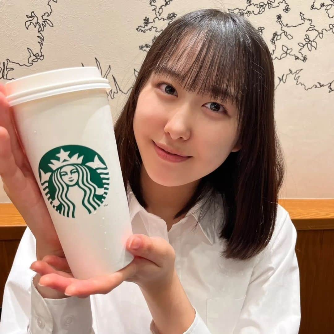 山下森羅さんのインスタグラム写真 - (山下森羅Instagram)「最近お気に入りのイヤホンが壊れました～⁡ ⁡ずっと音楽を聞いていて⁡ イヤホンを欠かせない私からすると⁡ ⁡ほんとにほんとに一大事🥲🥲⁡ ⁡⁡早く買いに行かないと😖🫶⁡ ⁡⁡ ⁡#山下森羅 #スタバ #スタダ1 #スターダストプロモーション #モデル #女優 #高校生 #女子高生 #starbucks #06년생」9月10日 18時22分 - shiira_yamashita0922